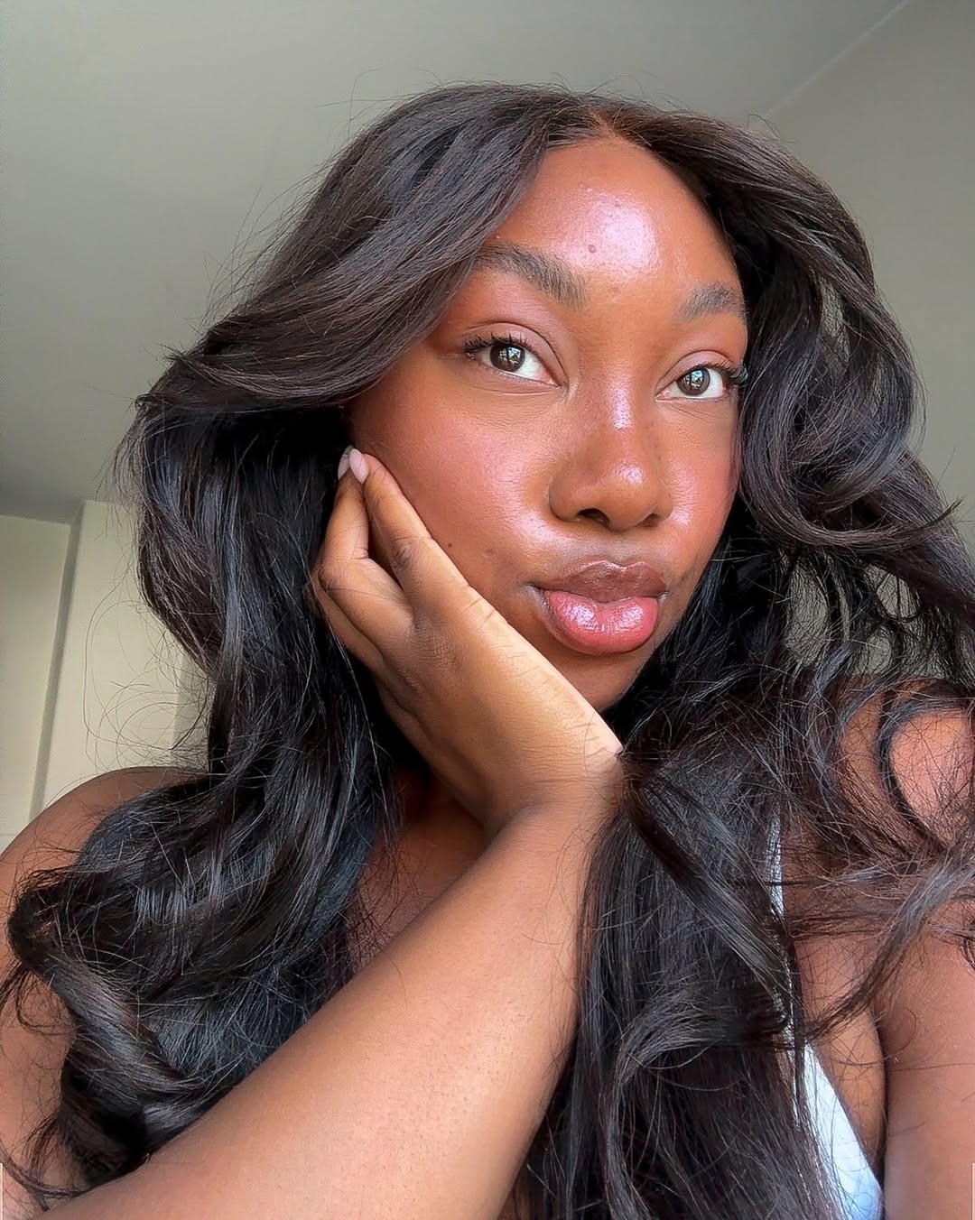 Cabelo castanho natural tend&ecirc;ncia da primavera