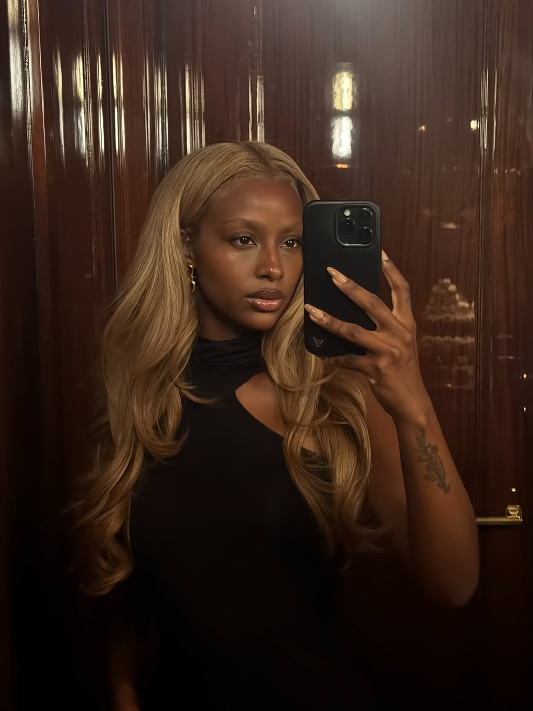 Cabelo loiro com nuances em alta na primavera