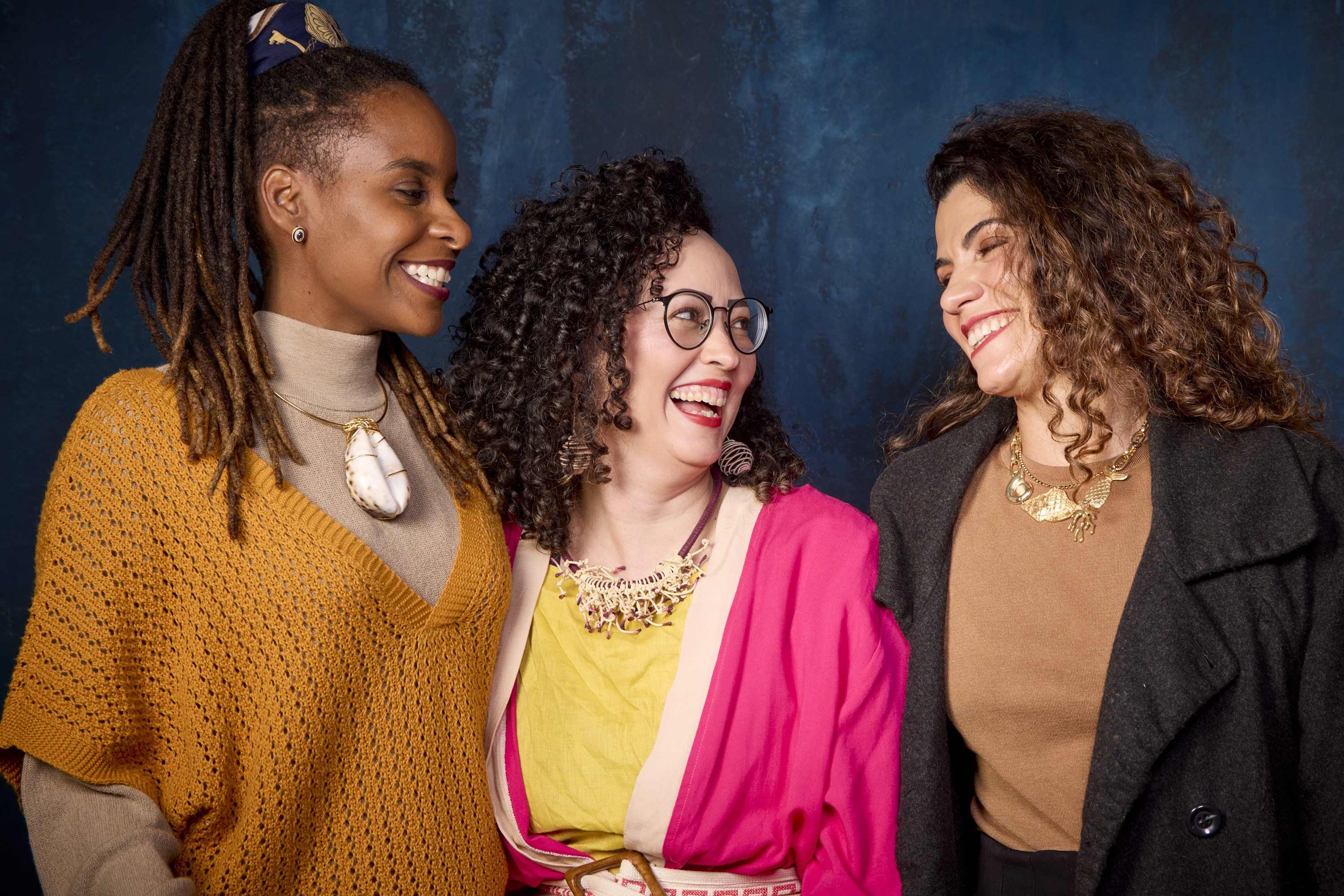 Imagem mostra Monique Evelle, Hel&ocirc; Rodrigues e Karla Carbonera na Casa Cl&atilde; Finan&ccedil;as 2025.