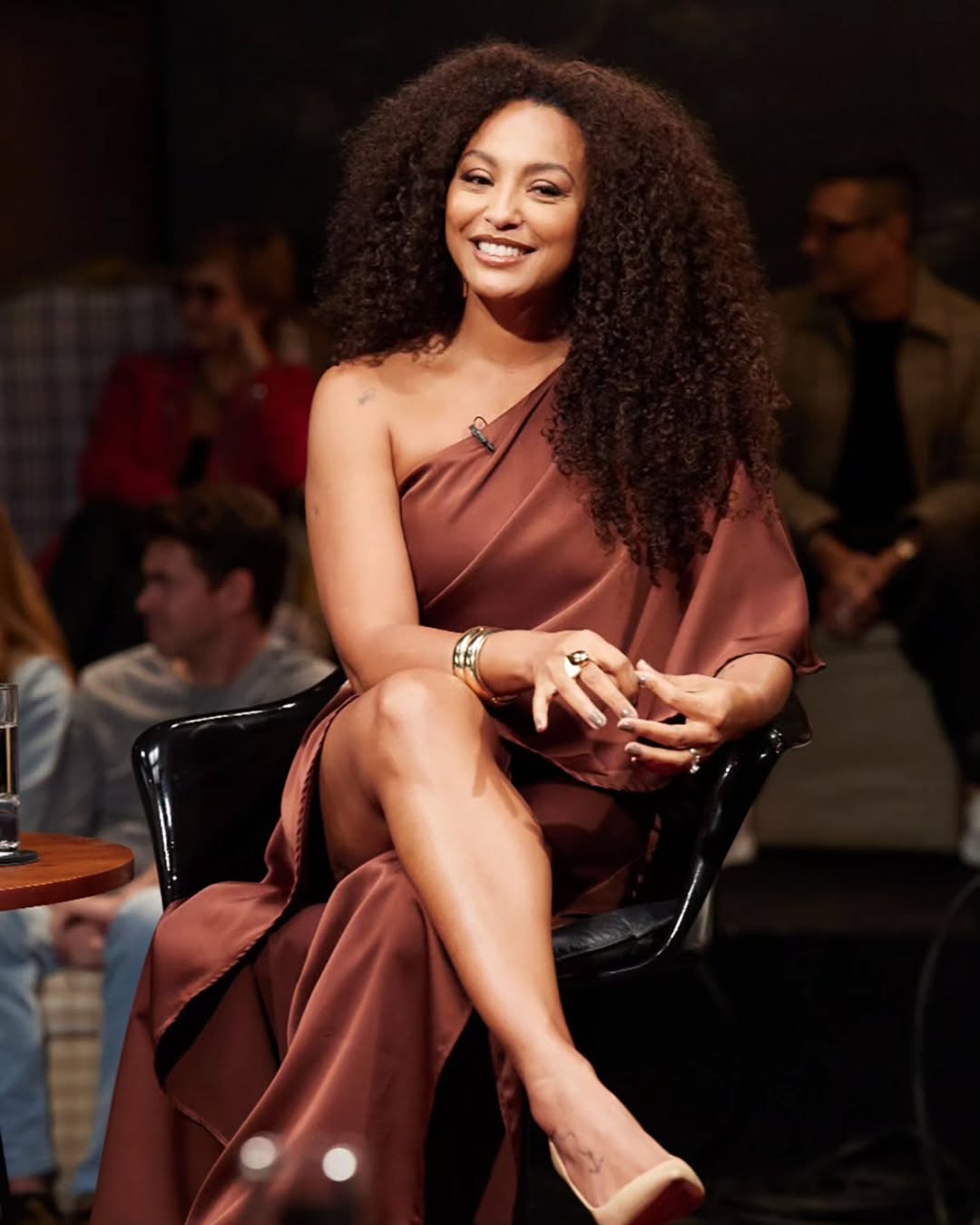 Corte em camadas da Sheron Menezzes