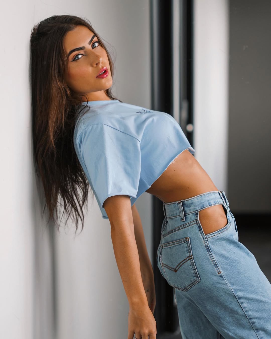 Imagem de corte de cabelo repicado para rostos redondos, como Jade Picon