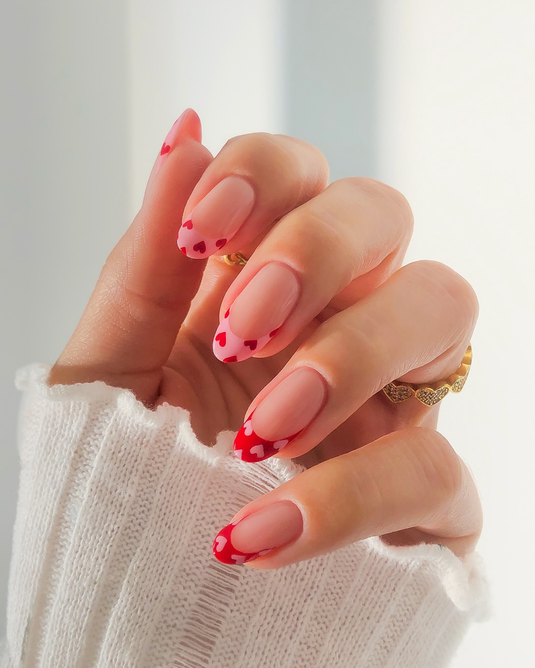 Imagem de francesinha com cora&ccedil;&otilde;es.