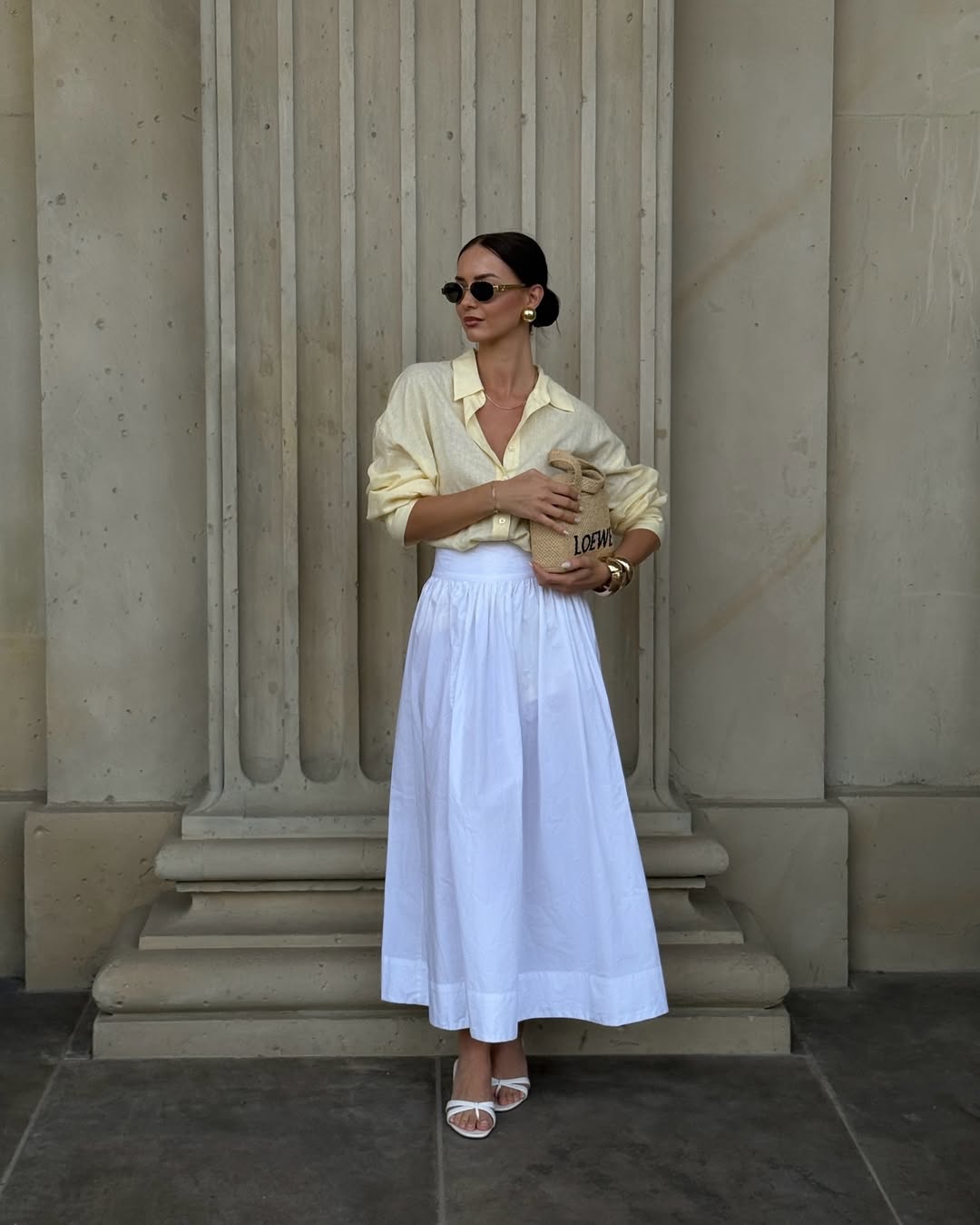 Delicado e vers&aacute;til, o amarelo manteiga surge como uma das cores-chave da primavera/ver&atilde;o 2025/2026.