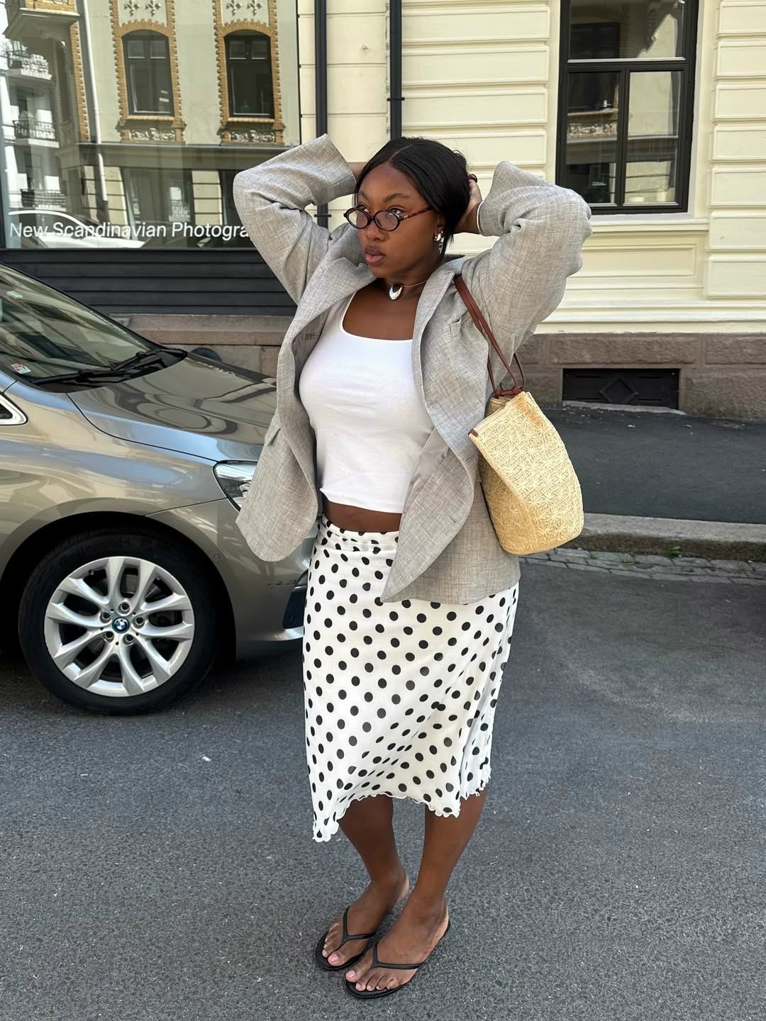 Saia midi de po&aacute; com blazer de linho