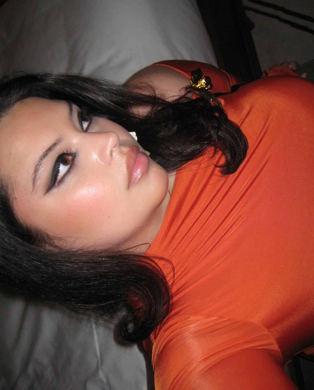 Delineado esfumado com l&aacute;pis de olho preto