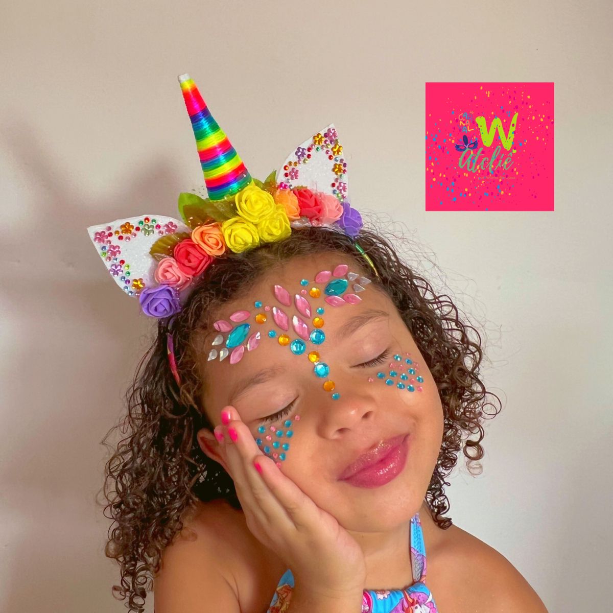 Foto de uma crian&ccedil;a com uma maquiagem de unic&oacute;rnio