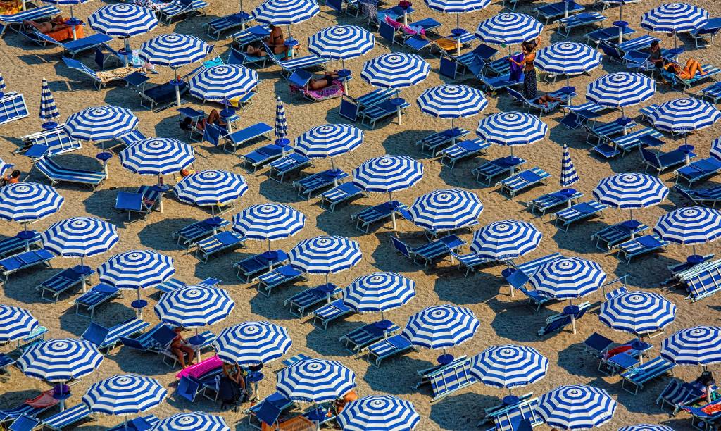 O que é ombrelone? Descubra modelos e preços para transformar sua área externa