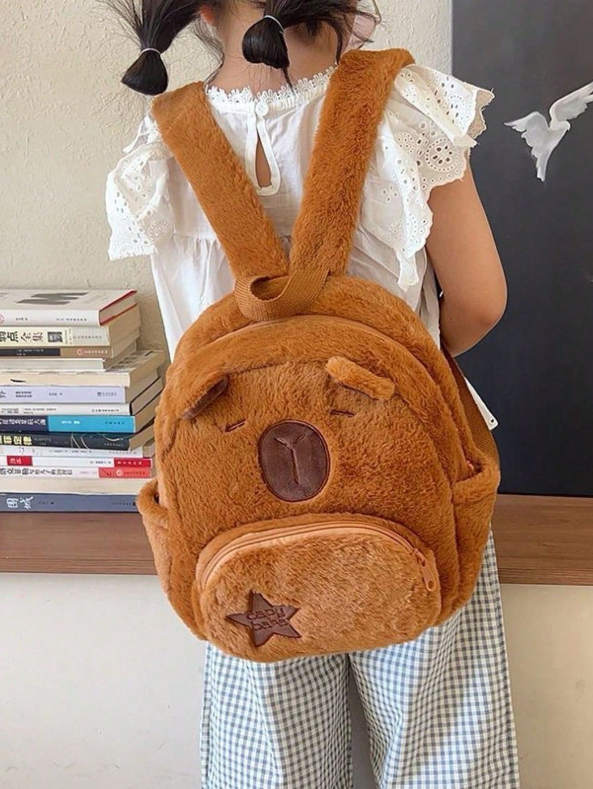 Imagem de mochila de capivara para crian&ccedil;as.