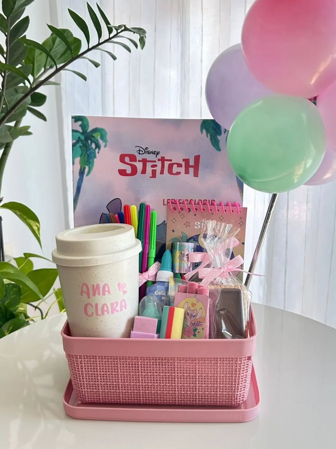 Imagens mostram presentes com capivara, unic&oacute;rnio e do stitch, para presentear no dia das crian&ccedil;as.