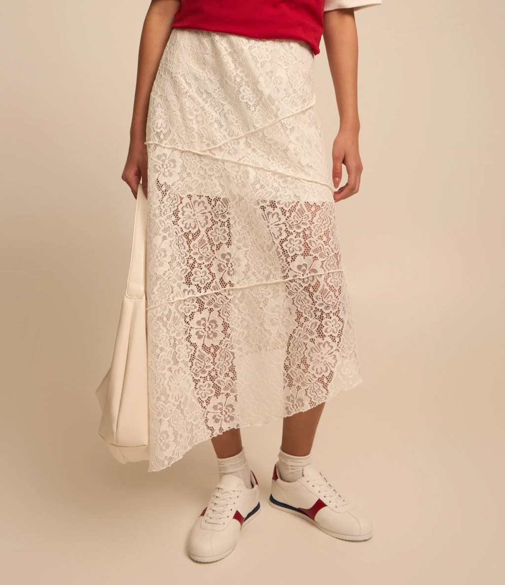 Saia longa reta branca com renda