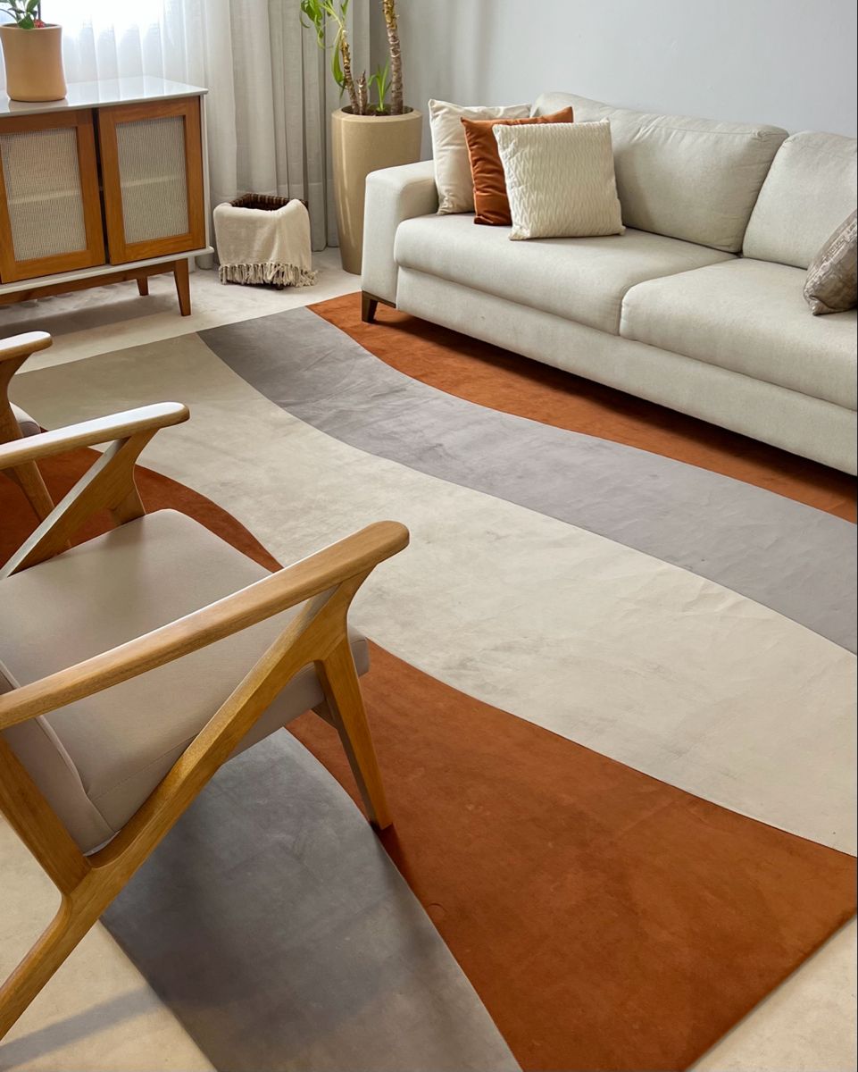 Tapetes estampados transformam o ambiente em ponto focal da decora&ccedil;&atilde;o.