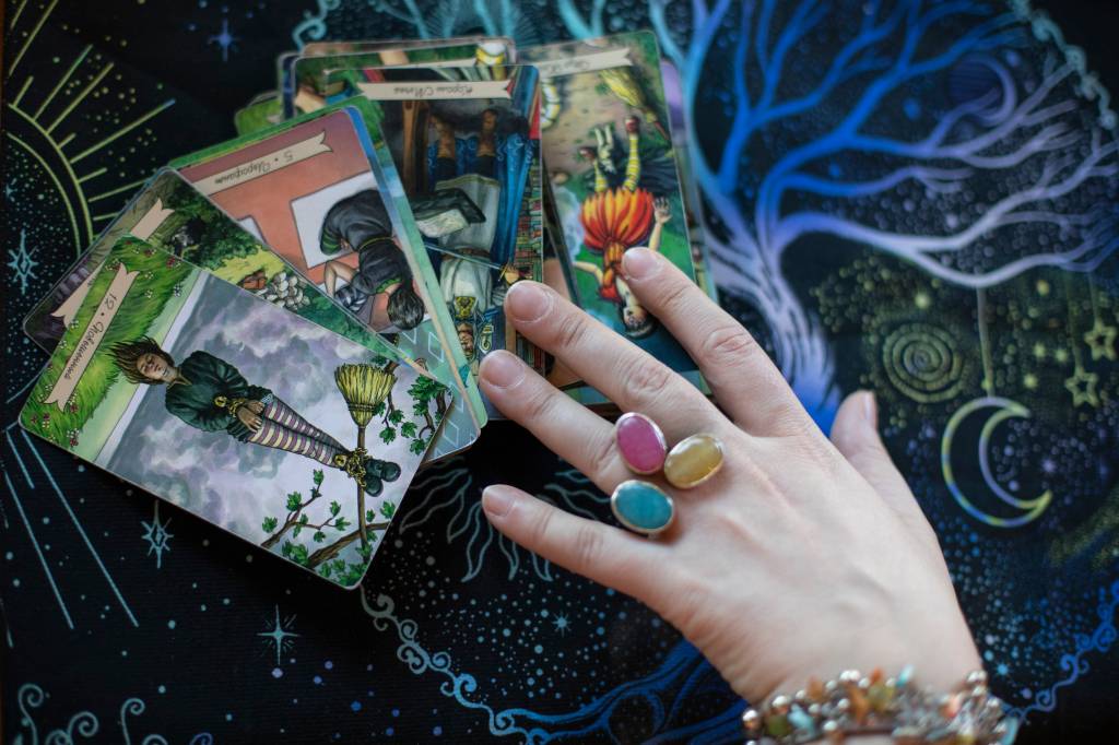 Tarô da Semana: O Eremita revela lições profundas neste Portal 9/9