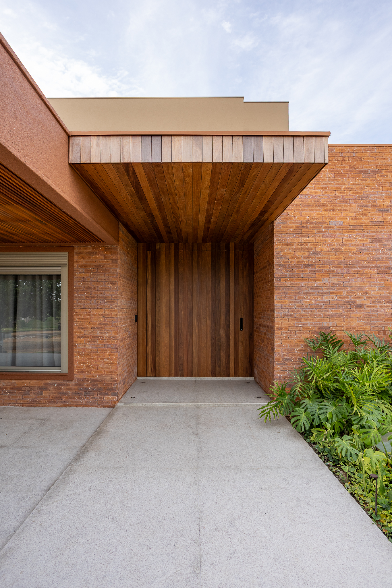 Tijolinho aparente traz tom r&uacute;stico e elegante