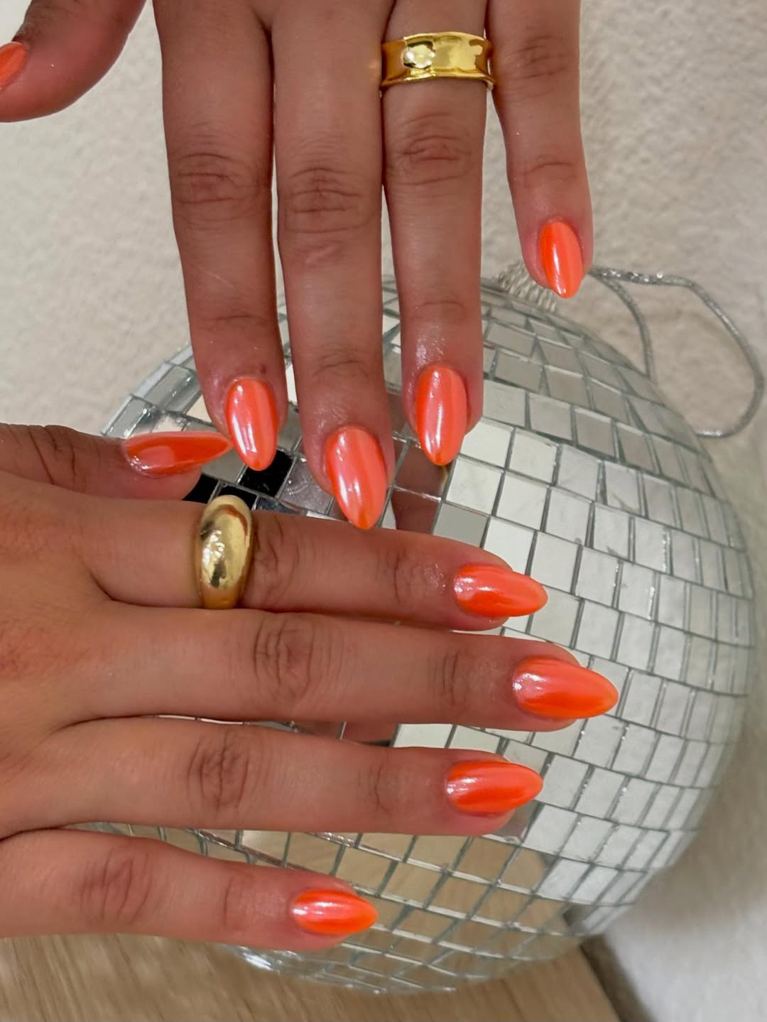 Esmalte laranja glossy &eacute; a cor vibrante do ver&atilde;o
