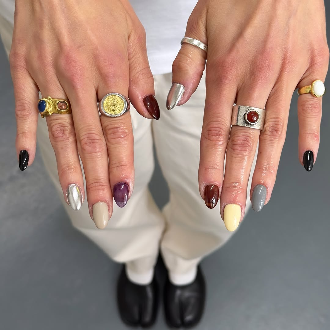 Mix de cores e acabamentos transforma as unhas em acess&oacute;rio de moda