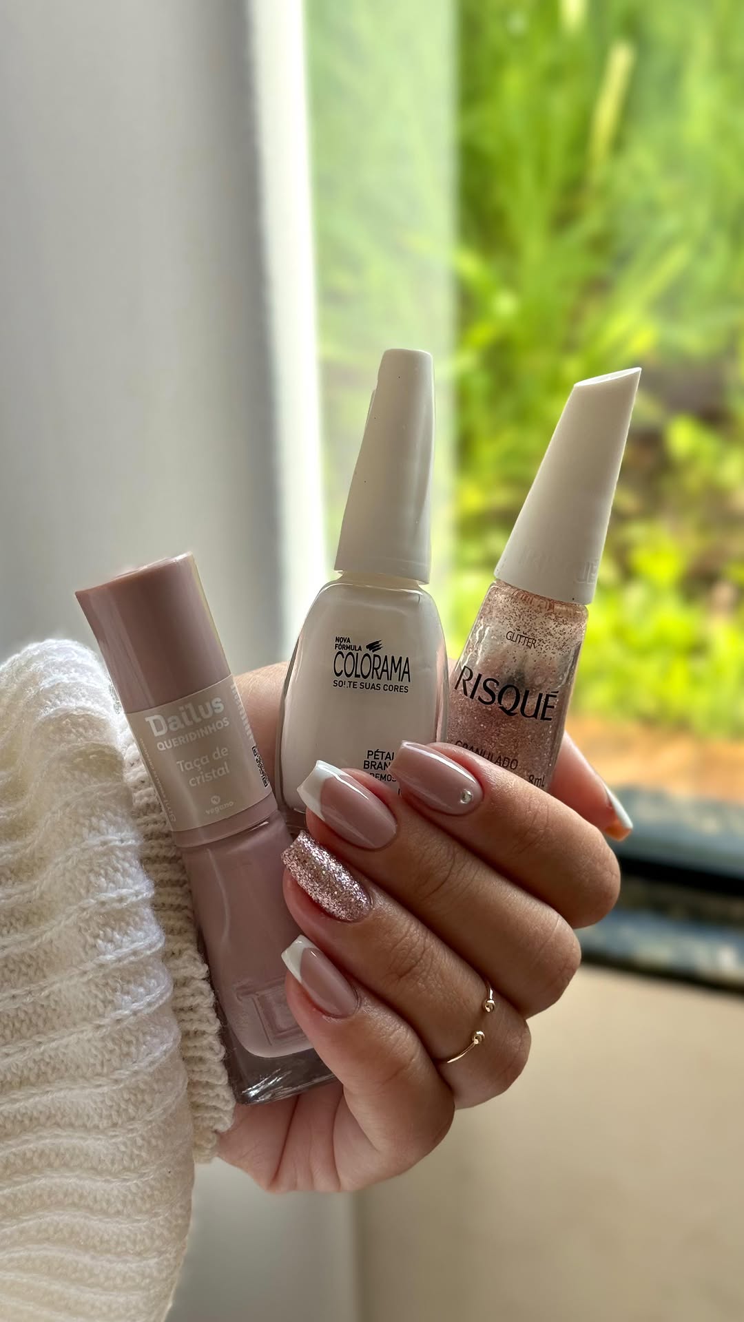 Unhas nude com francesinha moderna