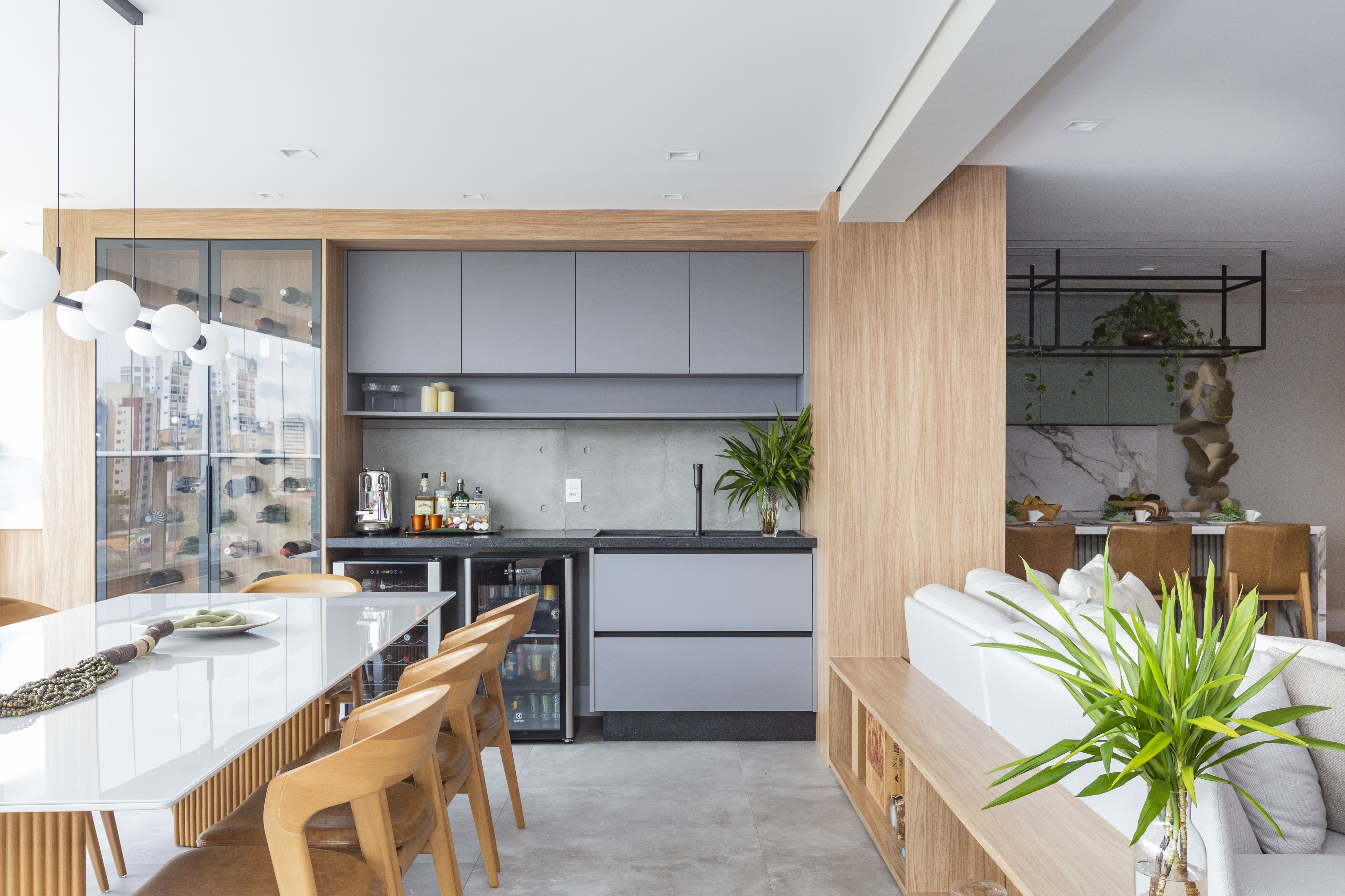 Ambientes integrados e fluidos criam o cen&aacute;rio ideal para relaxar e receber com charme.