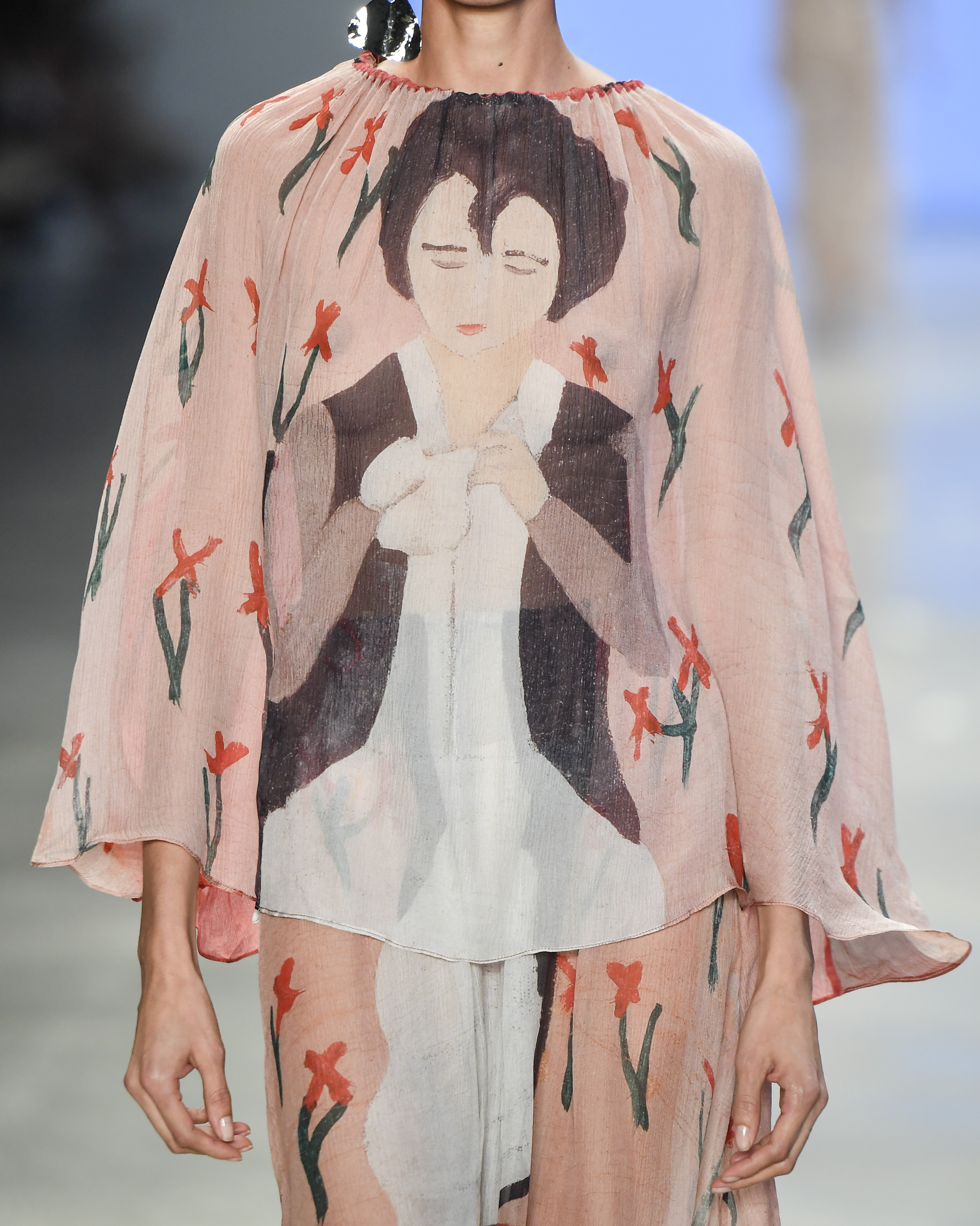 Desfile de Marina Bitu N60