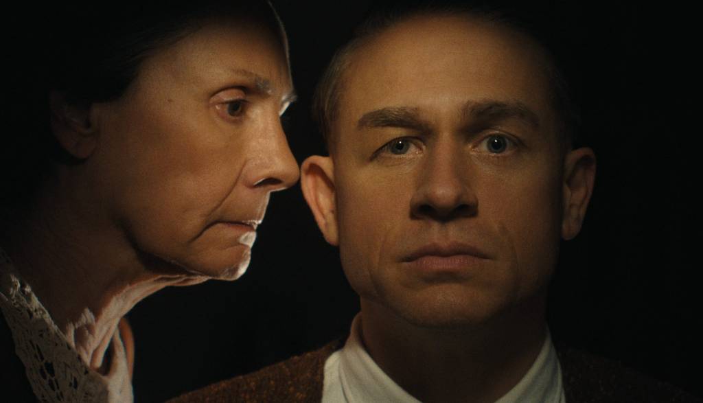 Monster: A história real de Ed Gein e a mãe que inspirou Psicose