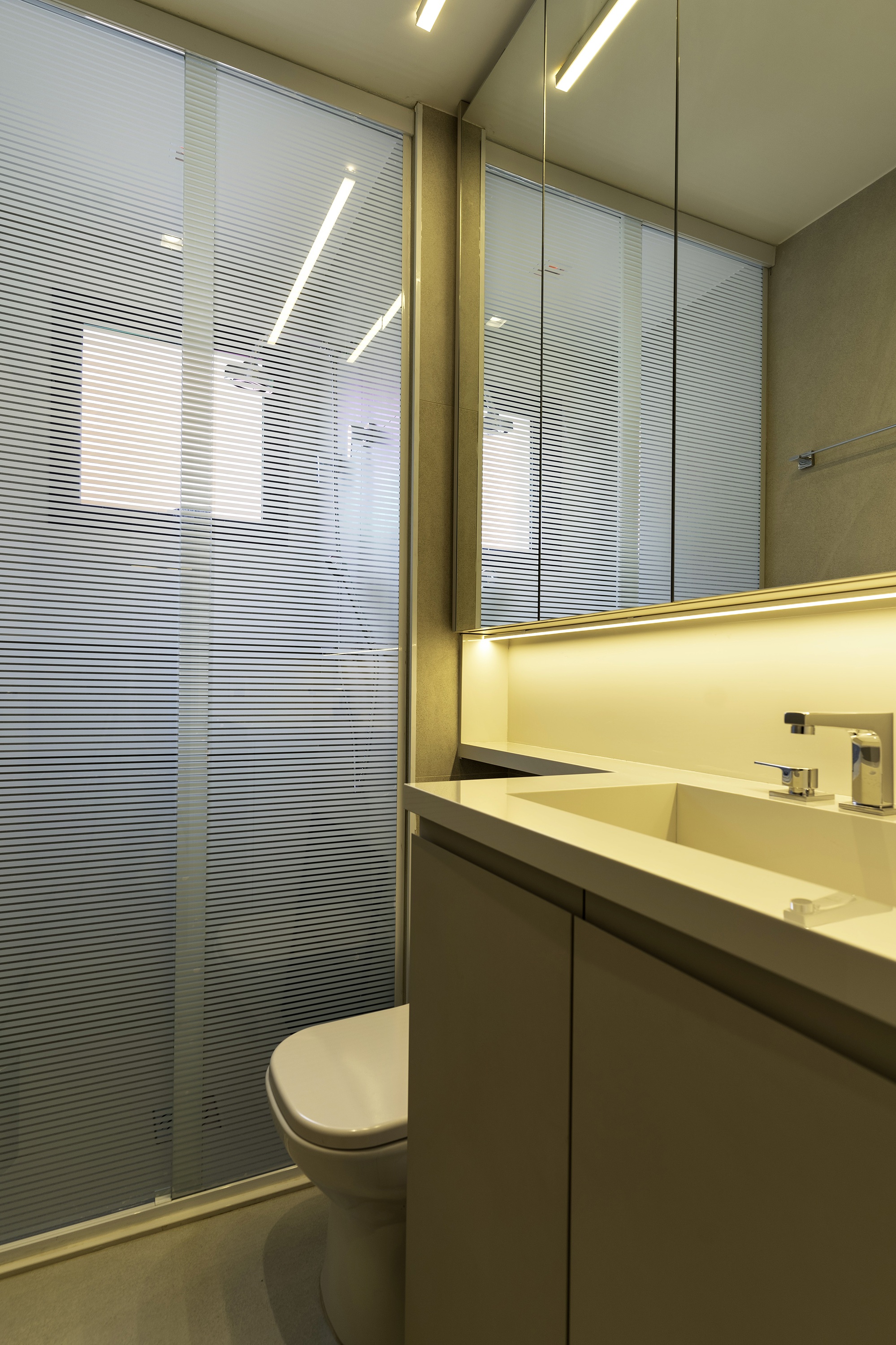 Banheiros com box at&eacute; o teto