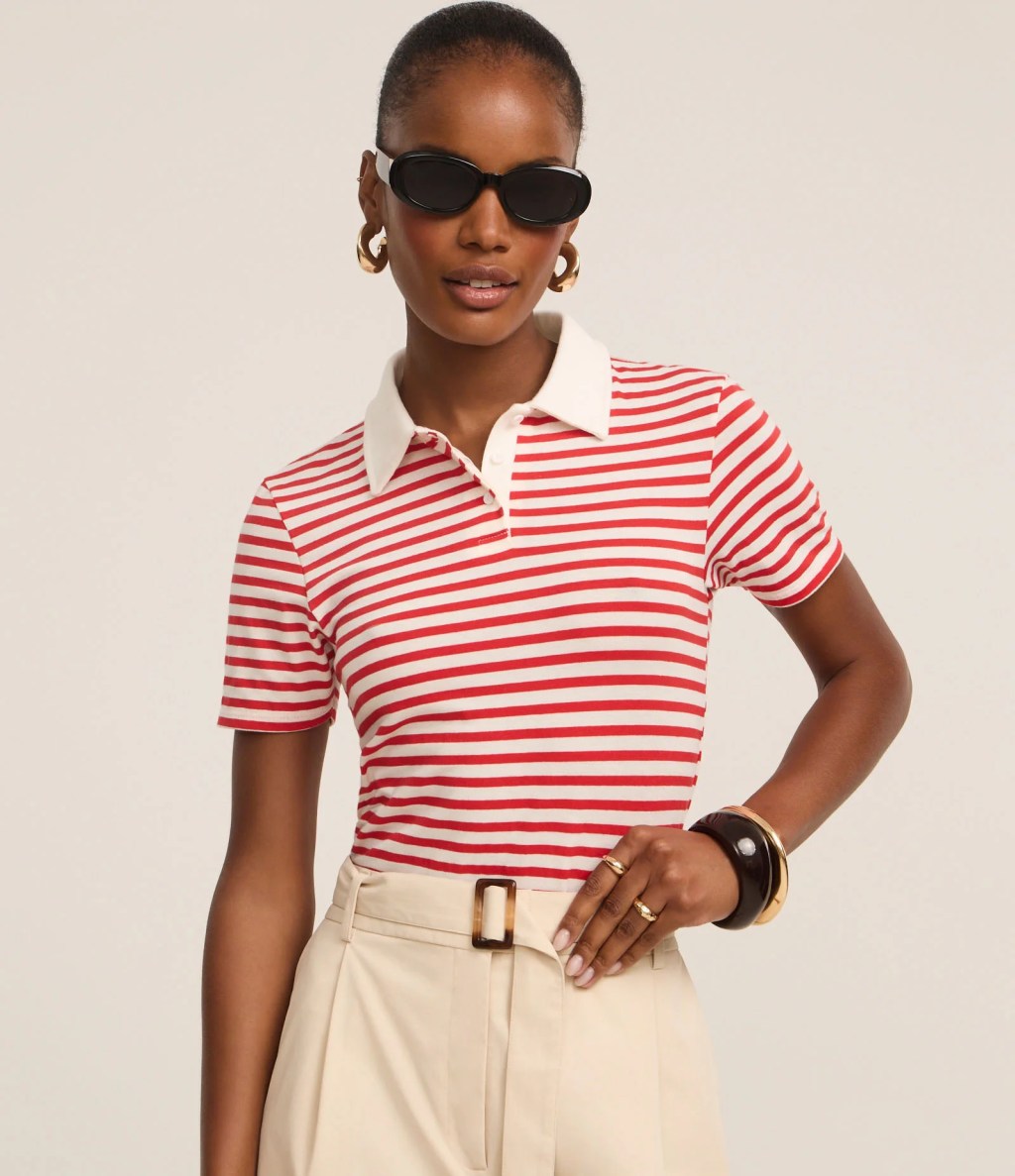 Mulher usando um look composto