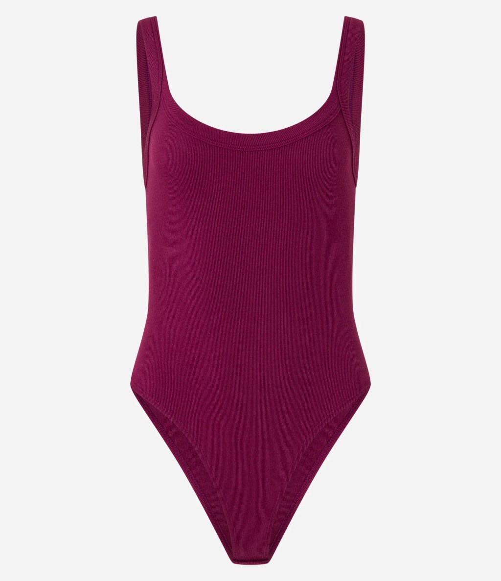 Foto de um maiô vermelho