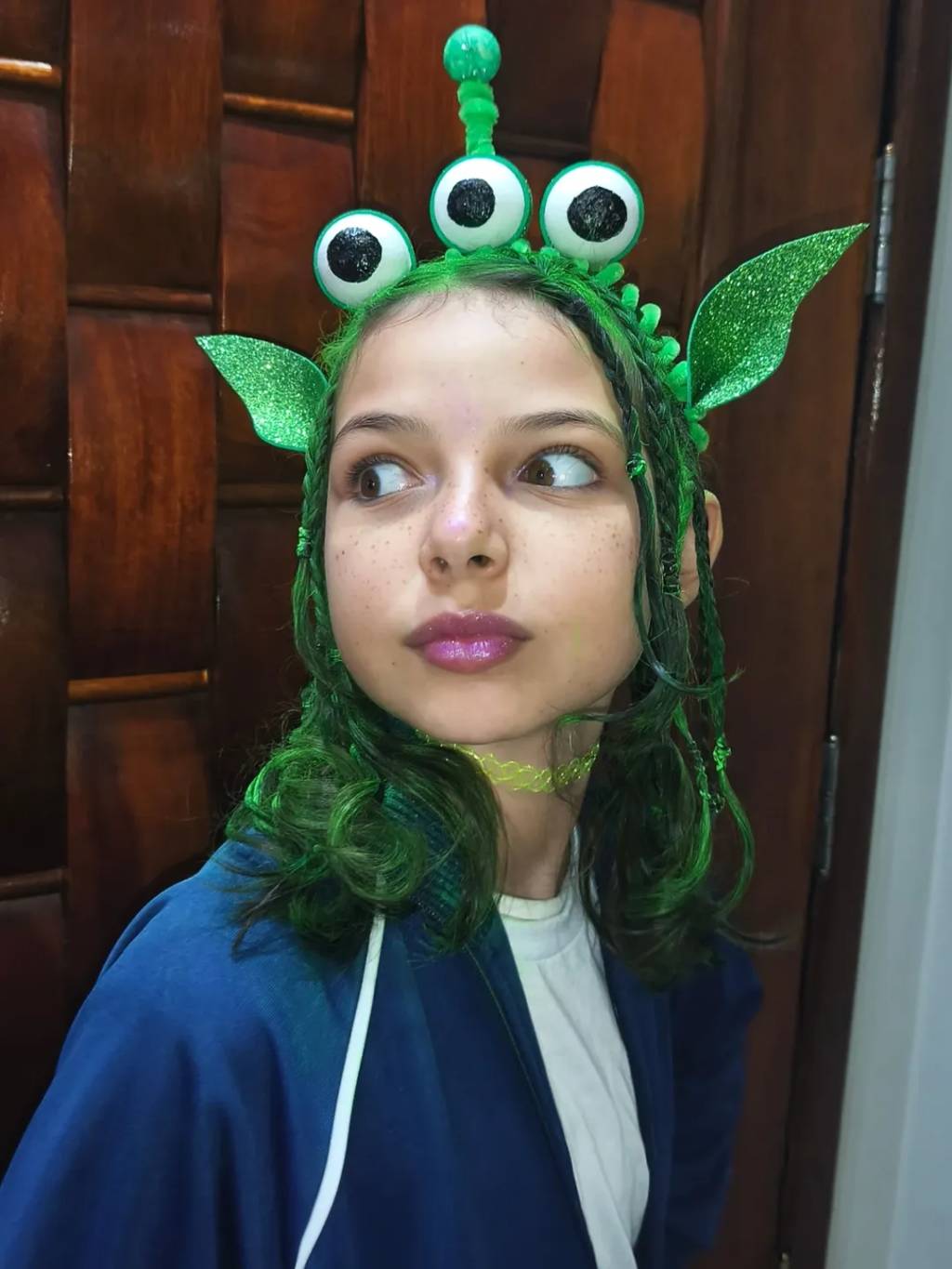 Cabelo Maluco inspirado no Alien do 'Toy Story' com pintura verde e antenas criativas