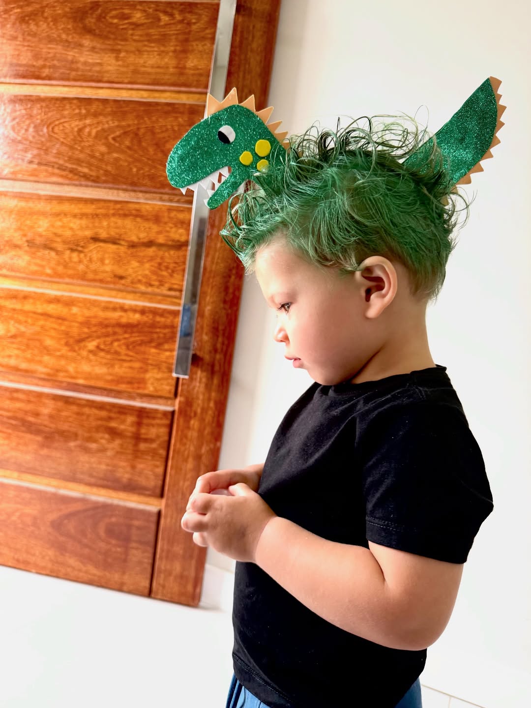 Cabelo Maluco com dinossauro em EVA e pintura verde divertida