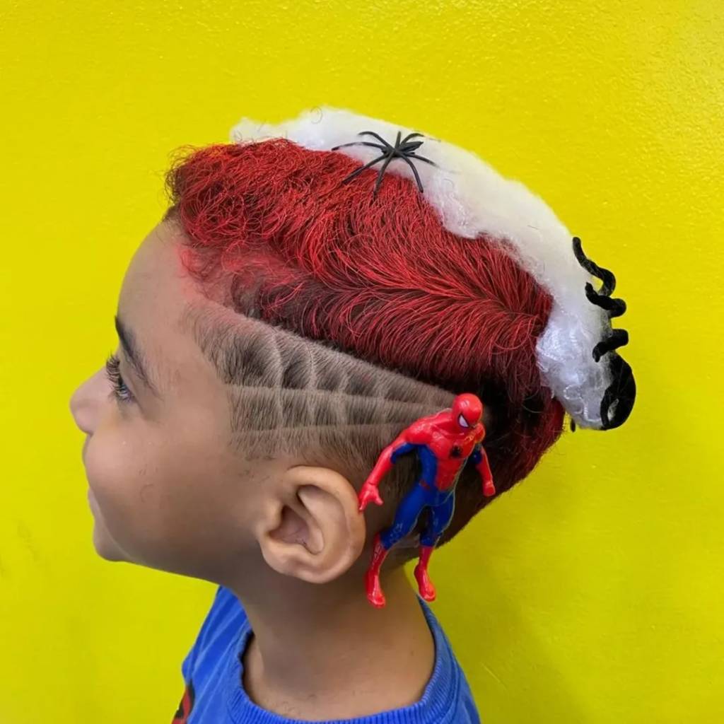 Cabelo Maluco inspirado no Homem-Aranha com pintura vermelha e detalhes de teia