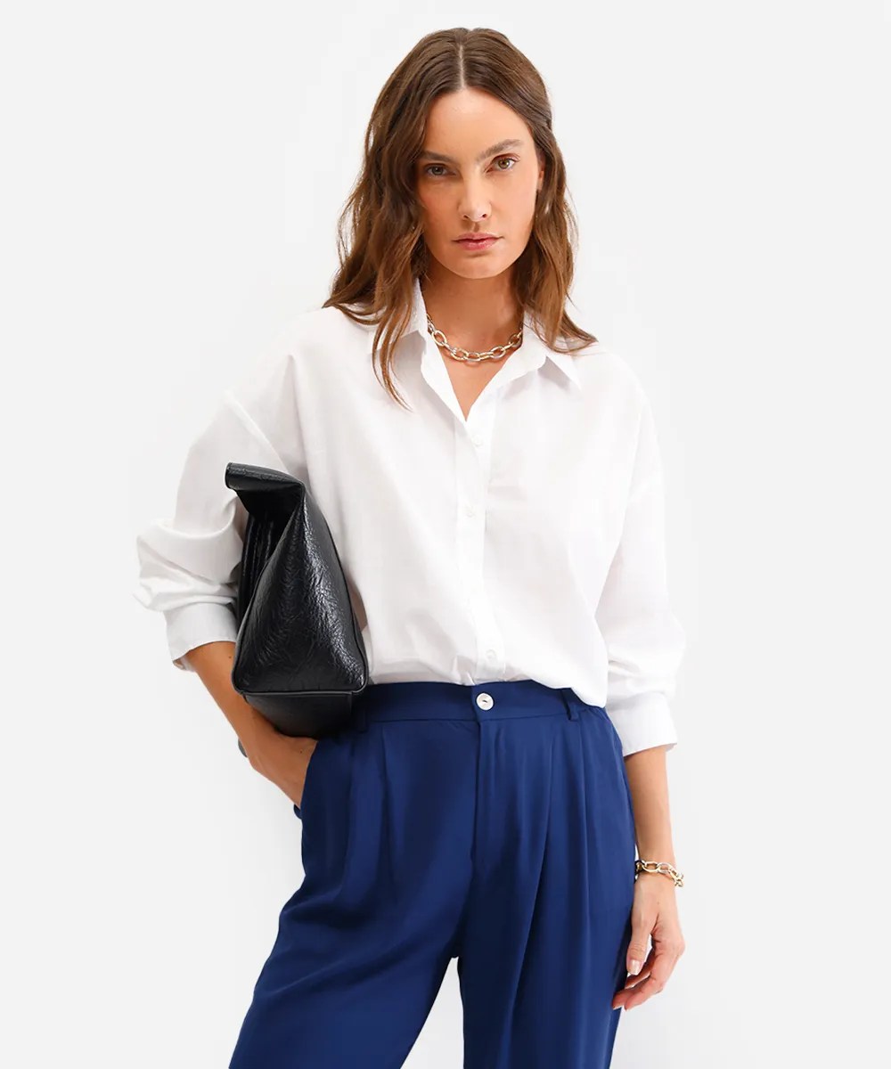 Foto de uma camisa branca