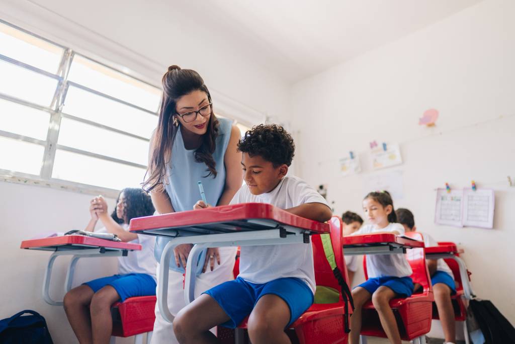 Dia dos Professores tem aula? Saiba se 15 de outubro é feriado em 2025