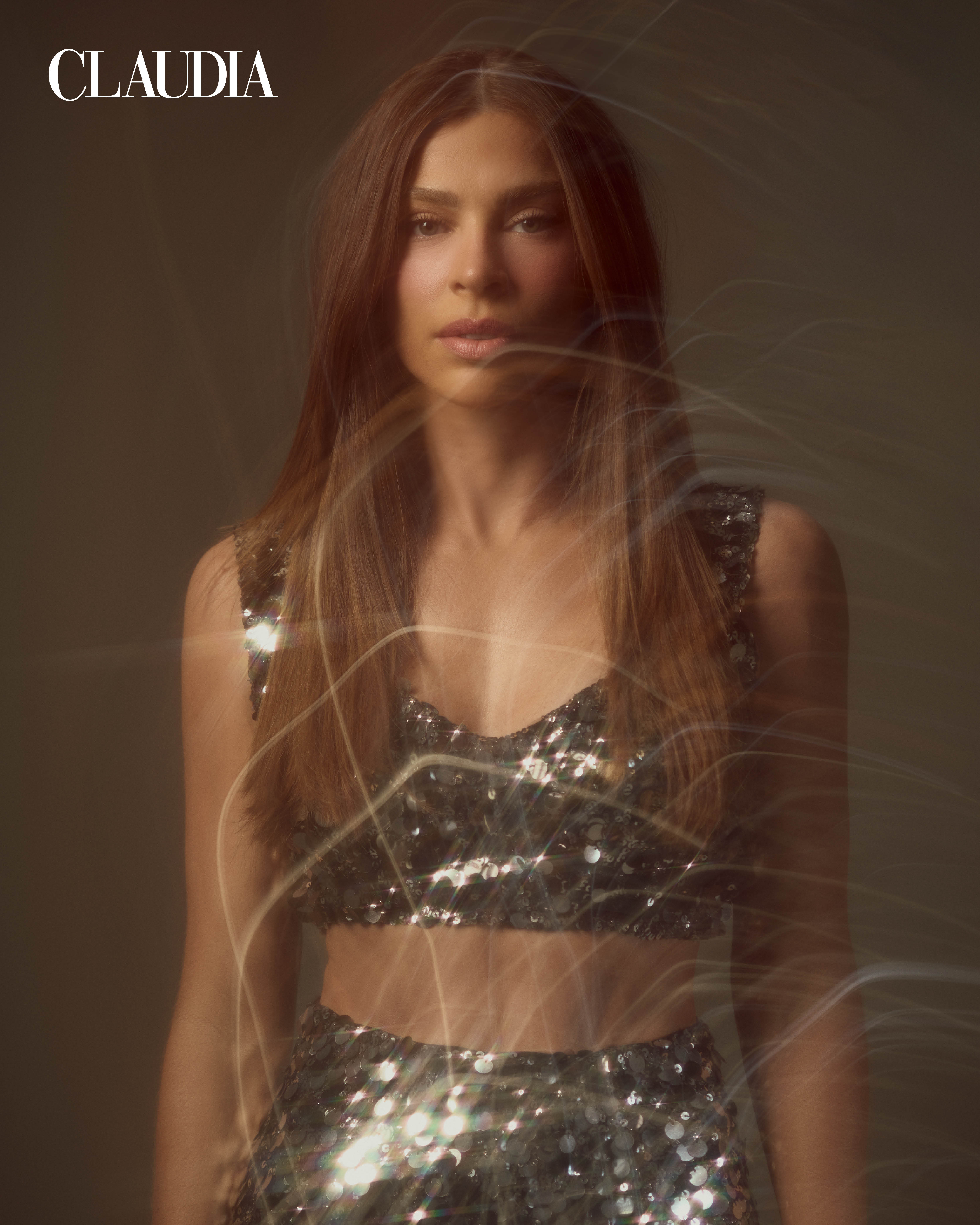 Foto de Grazi Massafera com top de brilhantes