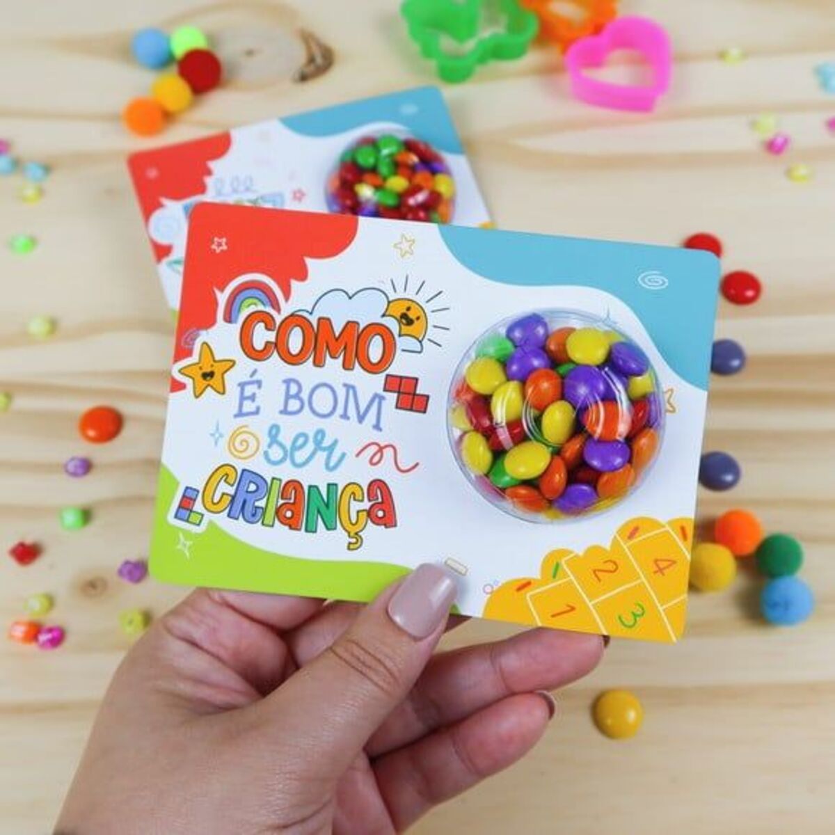 Imagem de lembrancinha para Dia das Crian&ccedil;as com M&Ms, disquetes de chocolate.