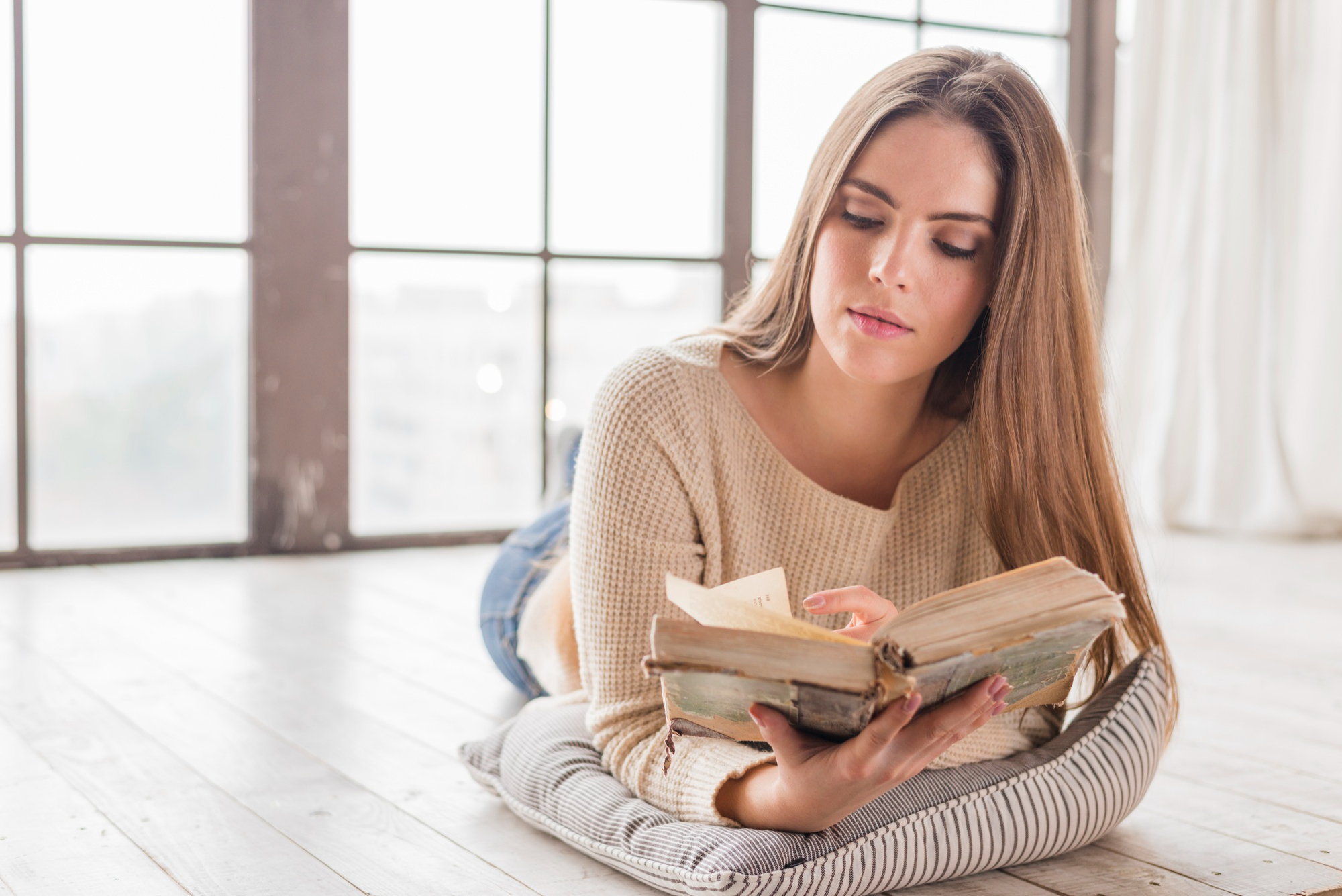 7 livros de romance que começam com ódio — e terminam em amor