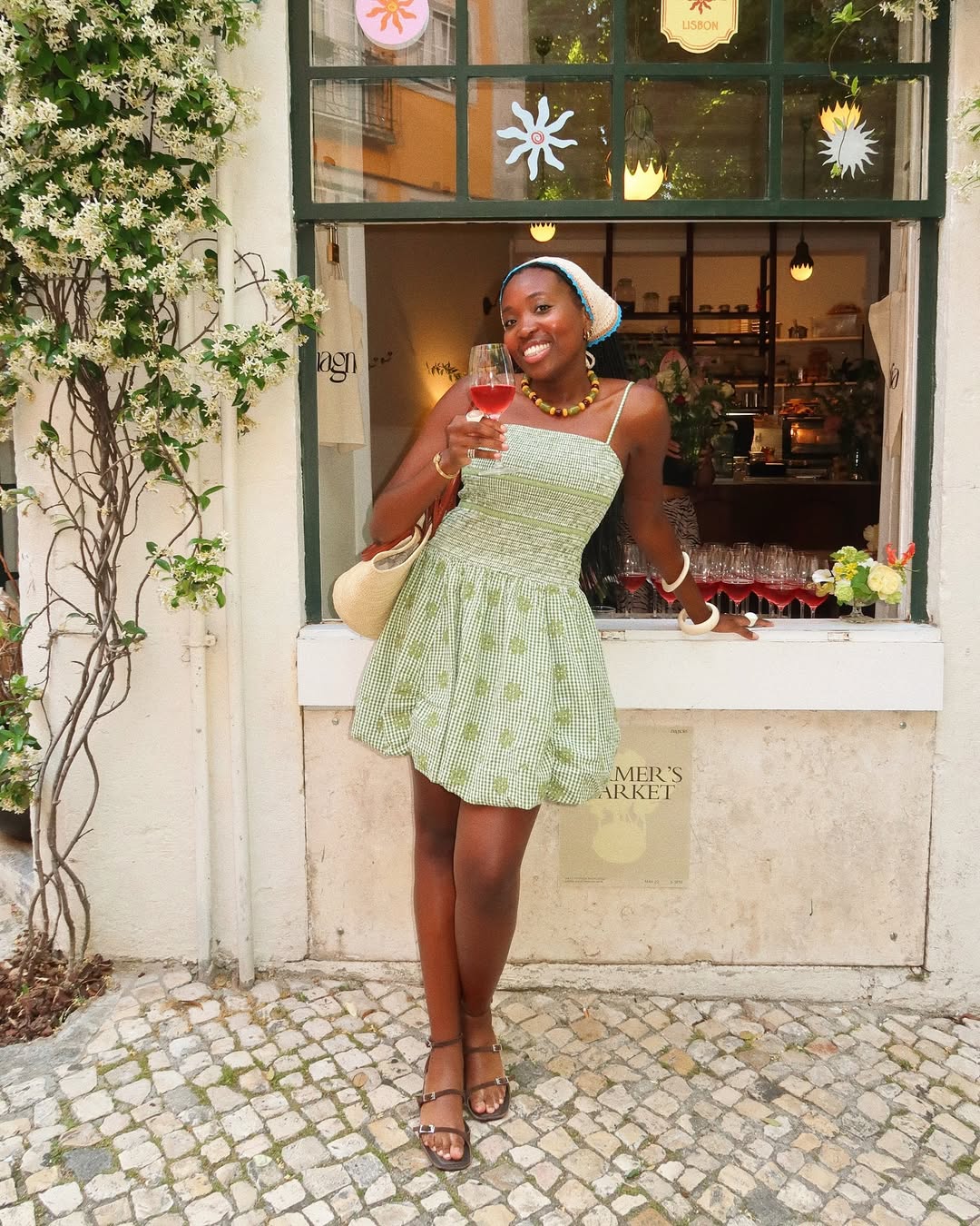 Vestido verde pastel para um look fresco e descontra&iacute;do na primavera