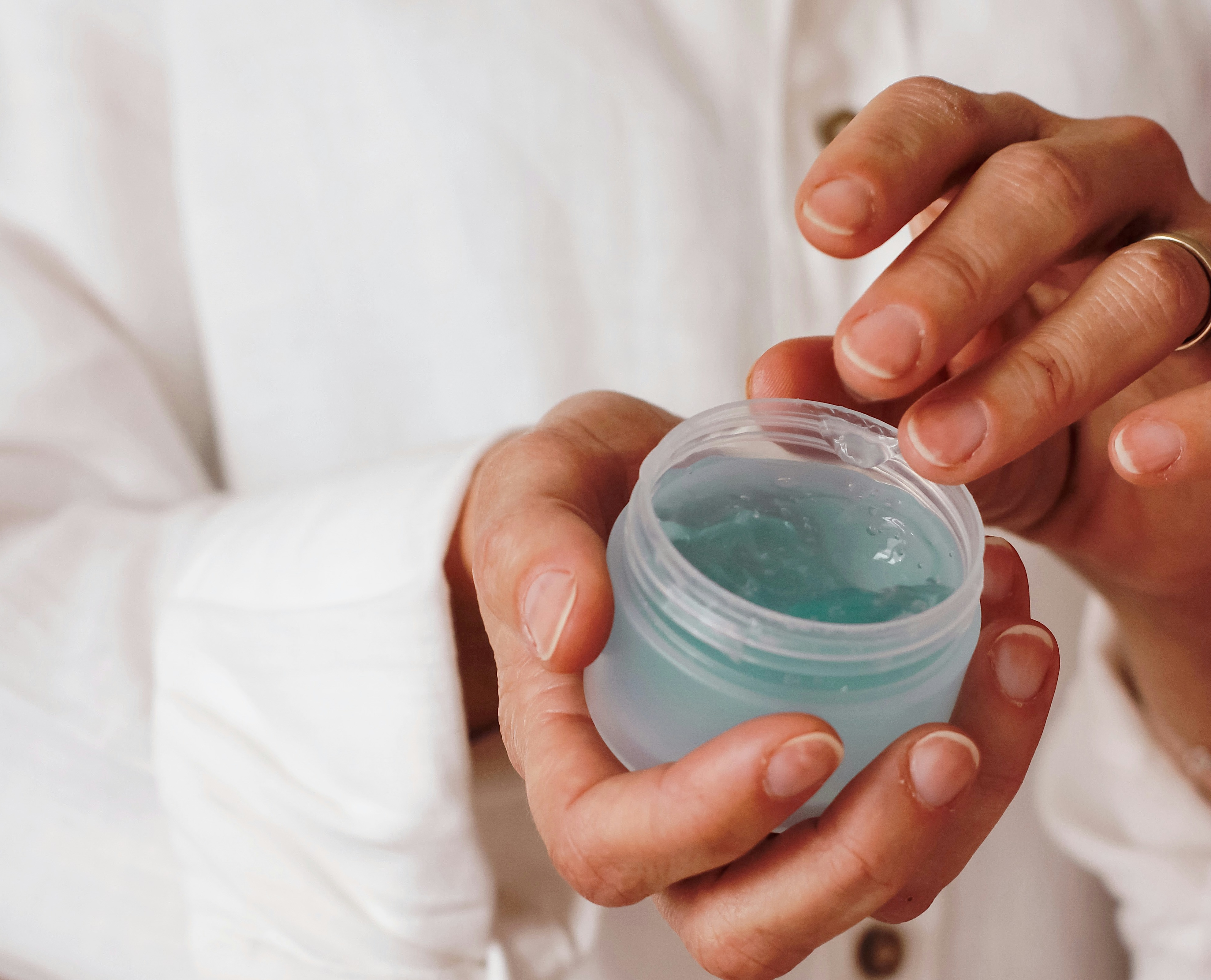6 hidratantes faciais em gel que não ficam pegajosos na pele