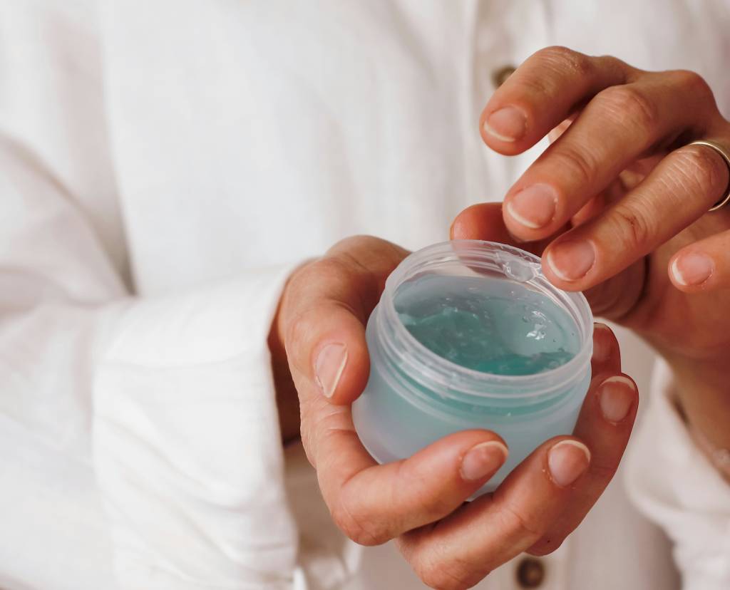 6 hidratantes faciais em gel que não ficam pegajosos na pele