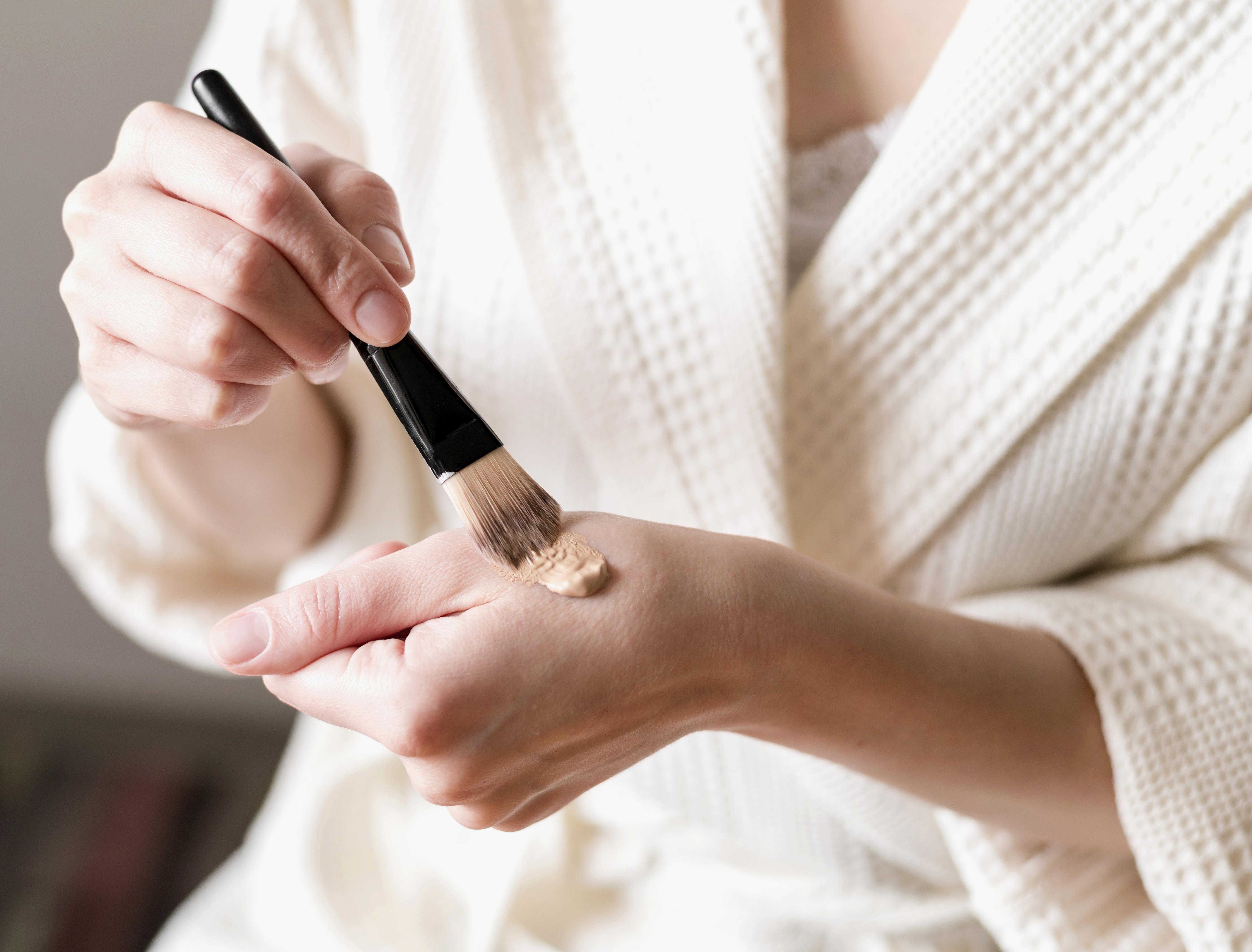 As bases lançadas em 2025 elevaram o padrão do que esperamos de uma boa maquiagem. Fórmulas mais leves, tecnológicas e pensadas para diferentes tipos de pele dominaram o mercado