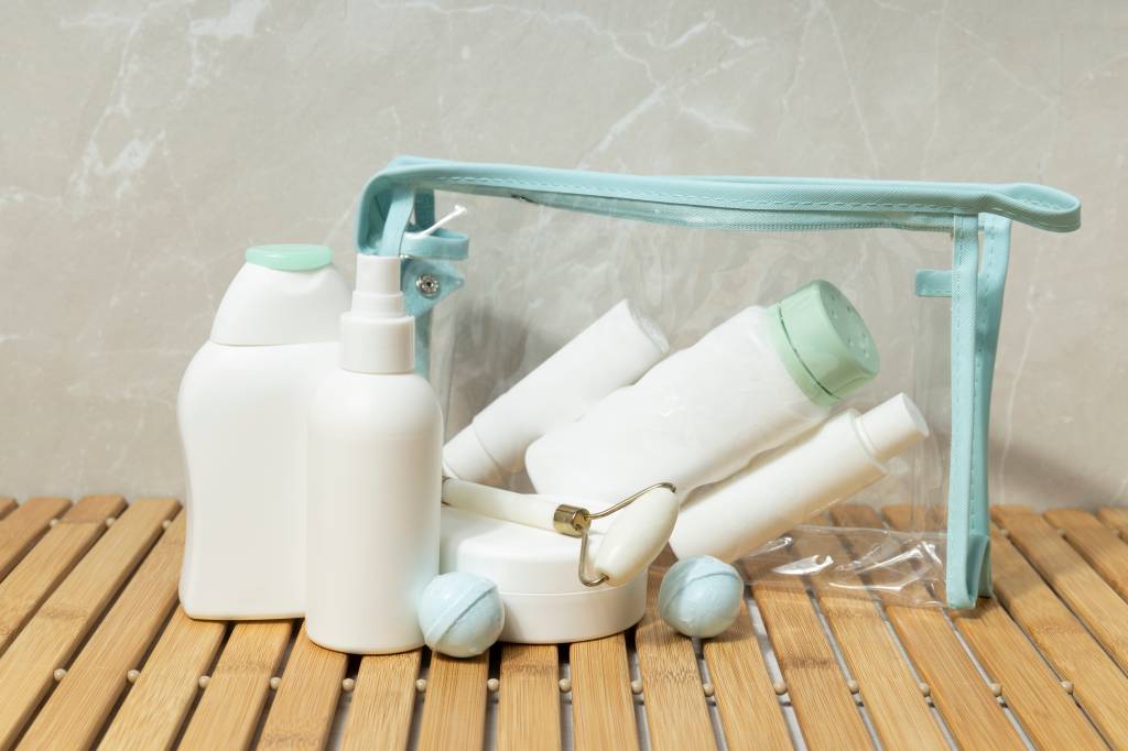 Necessaire de verão: 8 mini produtos que salvam os cabelos na viagem