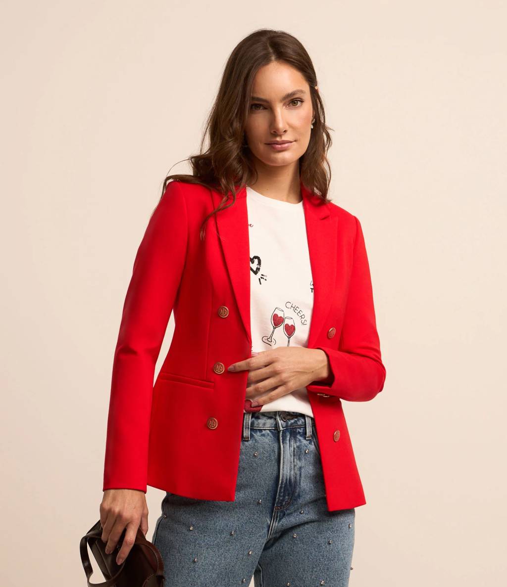 Foto de um blazer vermelho