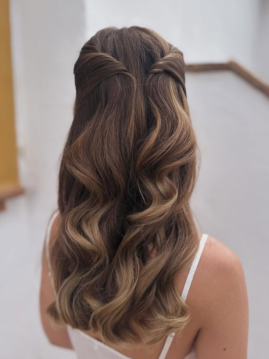 Semipreso com torcidinhos duplos e ondas suaves