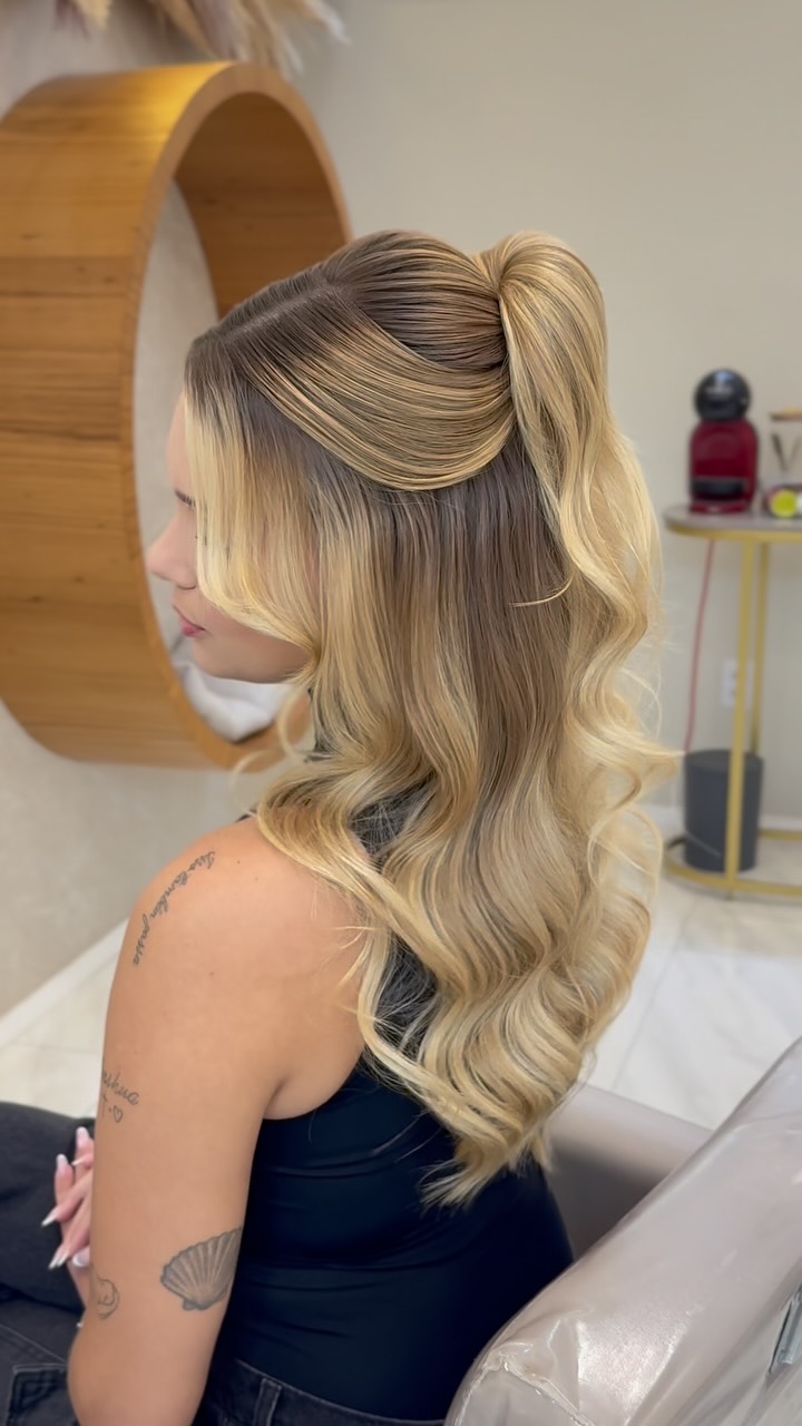 Semipreso com rabo baixo e ondas estruturadas para festas