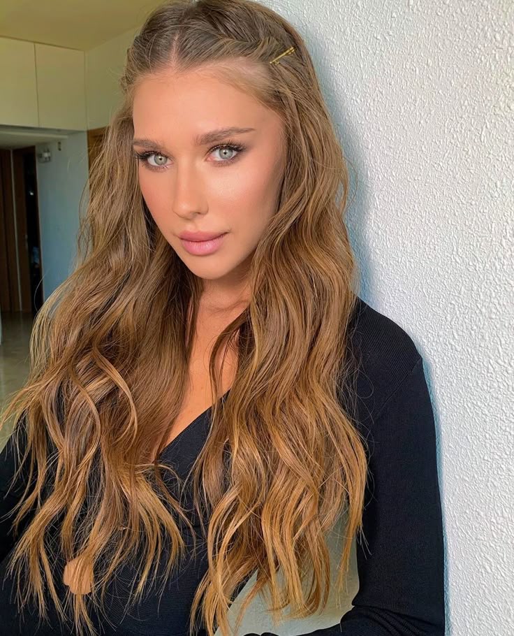 Semipreso com torcidinho lateral e ondas naturais para festas