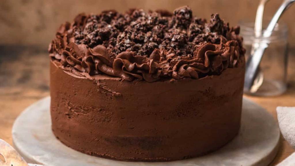 Bolo de chocolate crocante: aprenda a receita da sobremesa mais viralizada do TikTok