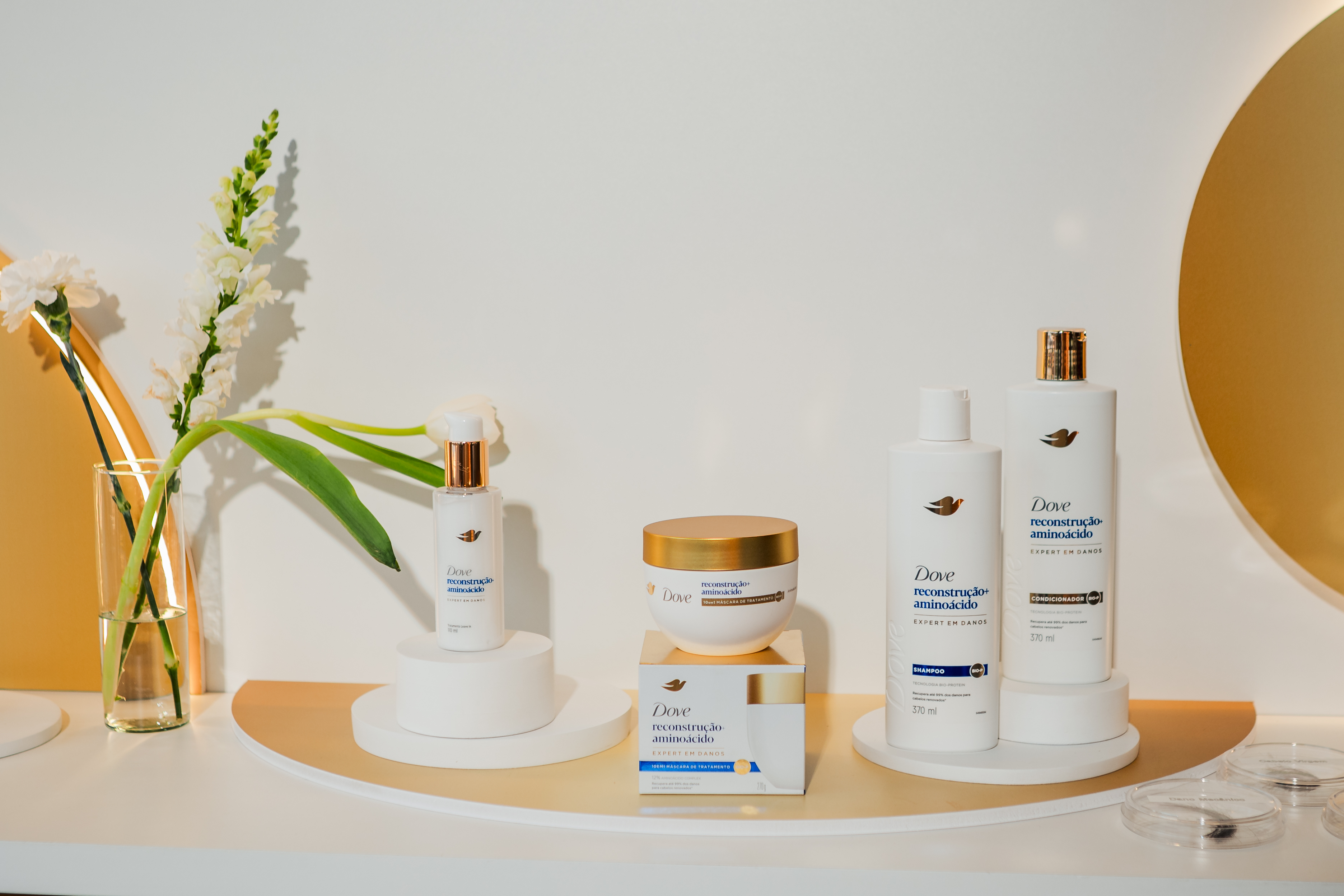 Imagem do Shampoo e Condicionador Reconstru&ccedil;&atilde;o + Amino&aacute;cidos, da Dove.