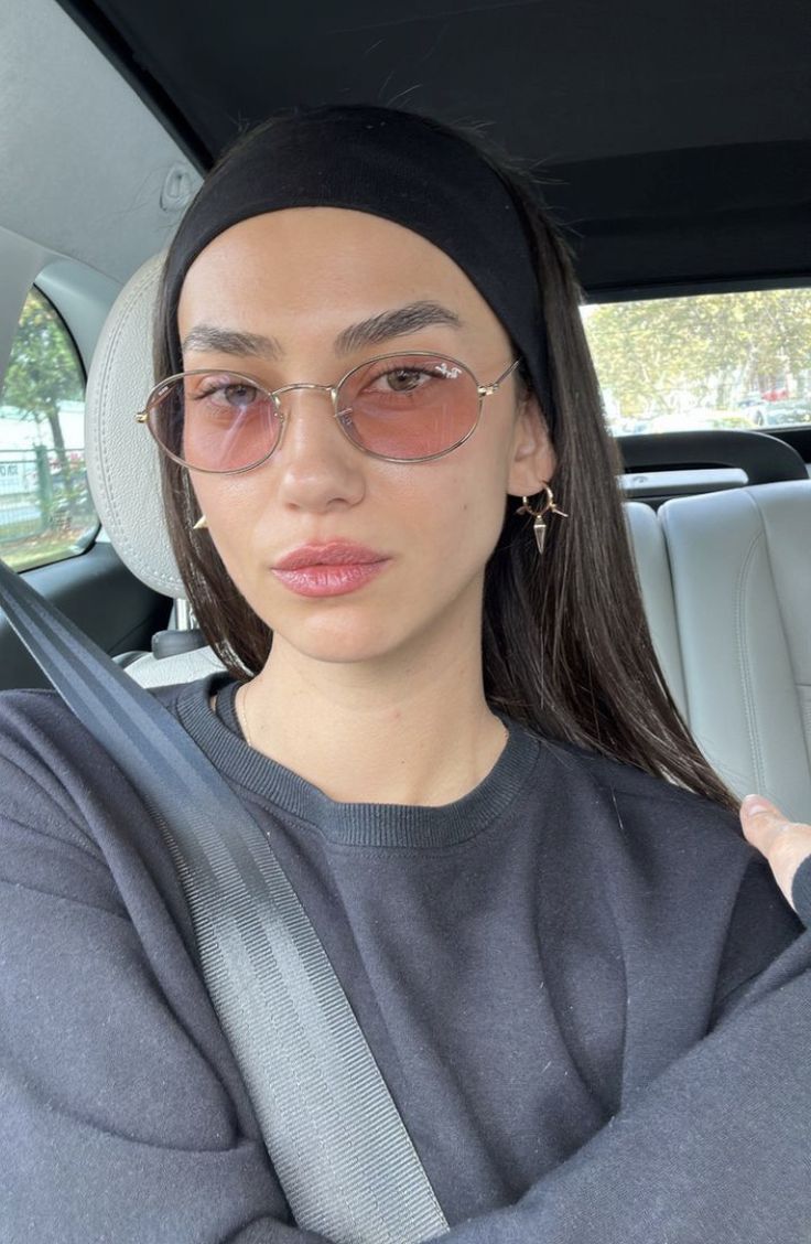 &Oacute;culos com lentes rosadas no estilo retr&ocirc;