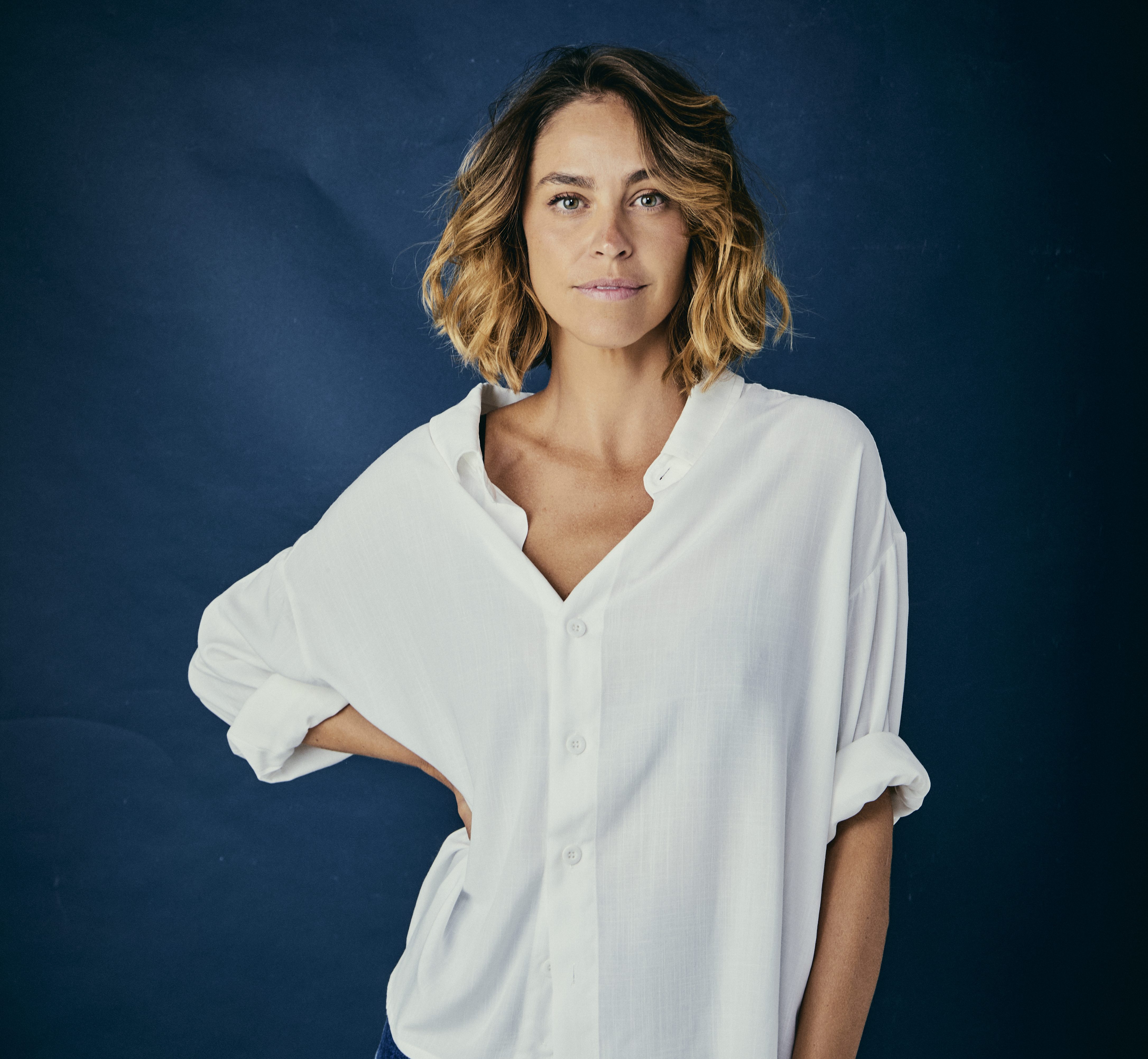 Imagem da atriz brasileira Toia Ferraz ap&oacute;s passar por transi&ccedil;&atilde;o e carreira