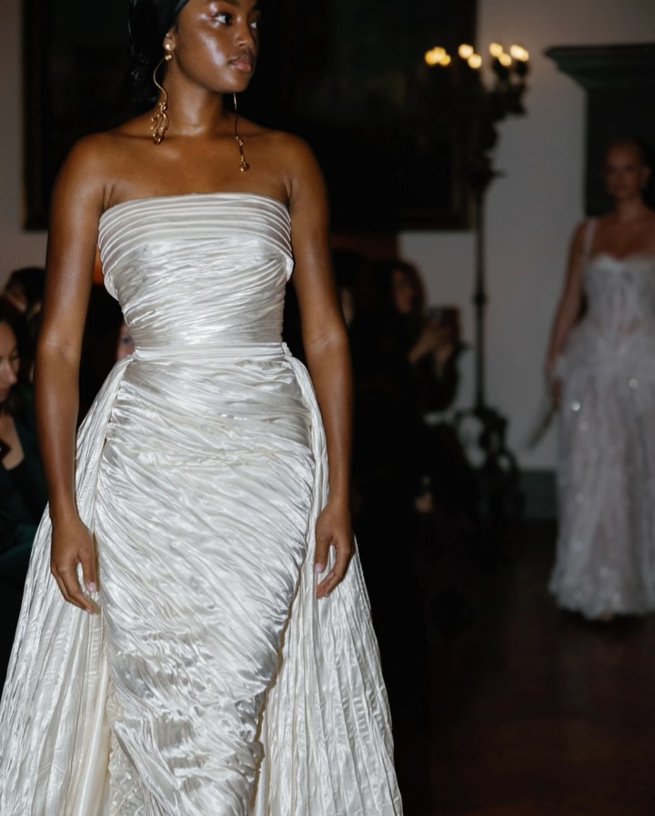 Vestidos de noiva com textura s&atilde;o a aposta da vez