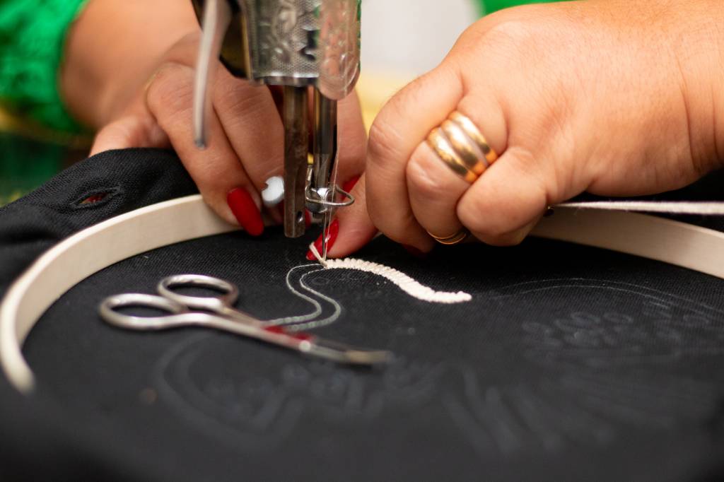 Saber quem produz sua roupa transforma a forma como você se veste