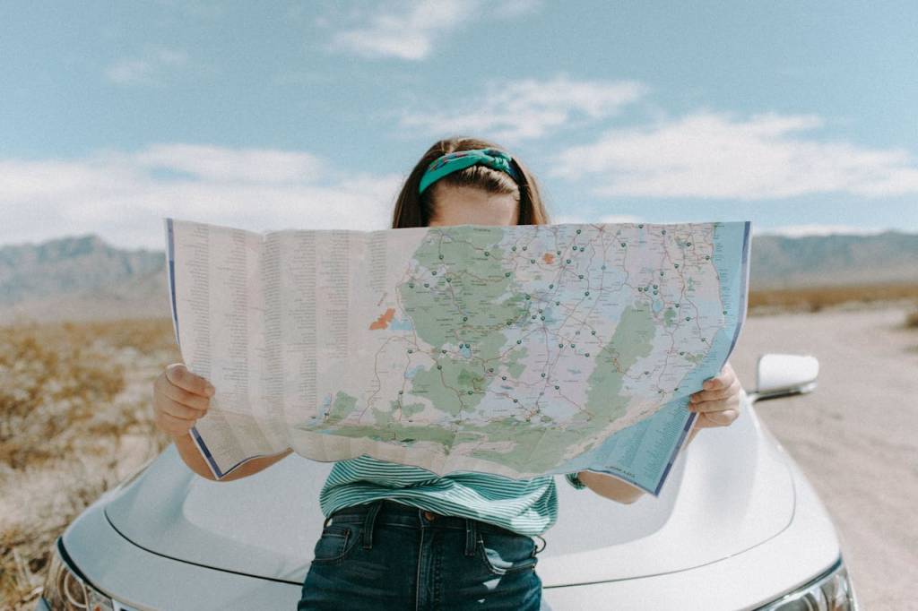 Aprendi a montar a mala de férias perfeita com 5 passos simples